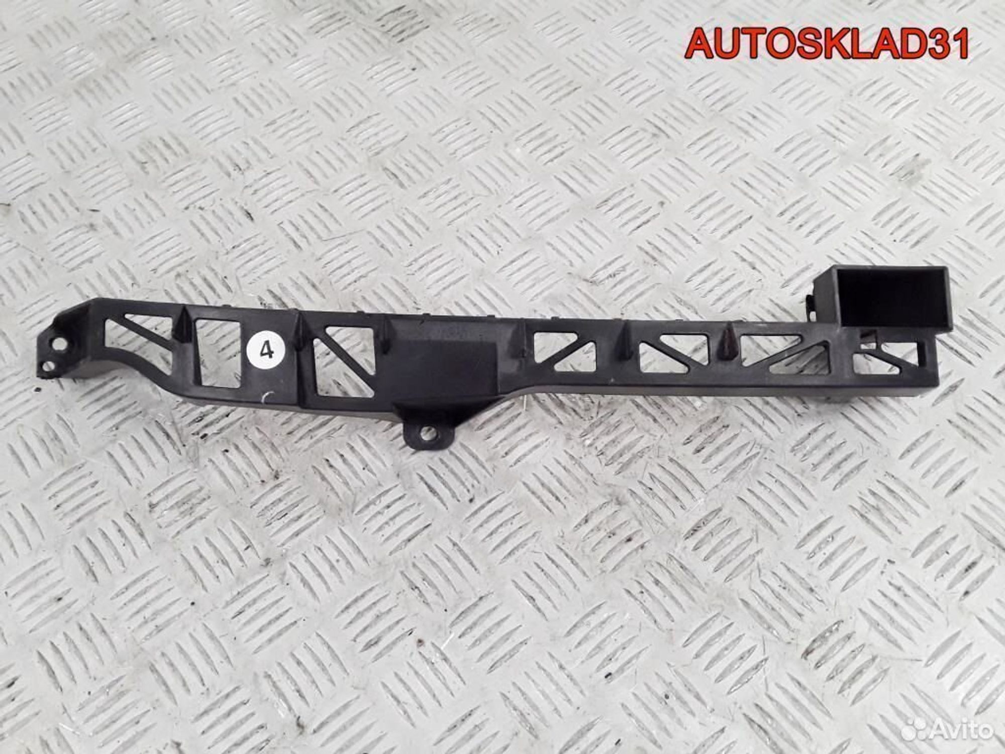 Кронштейн фар правый Mazda 3 BK седан BN8V50151, 1200 рублей, Дубовое