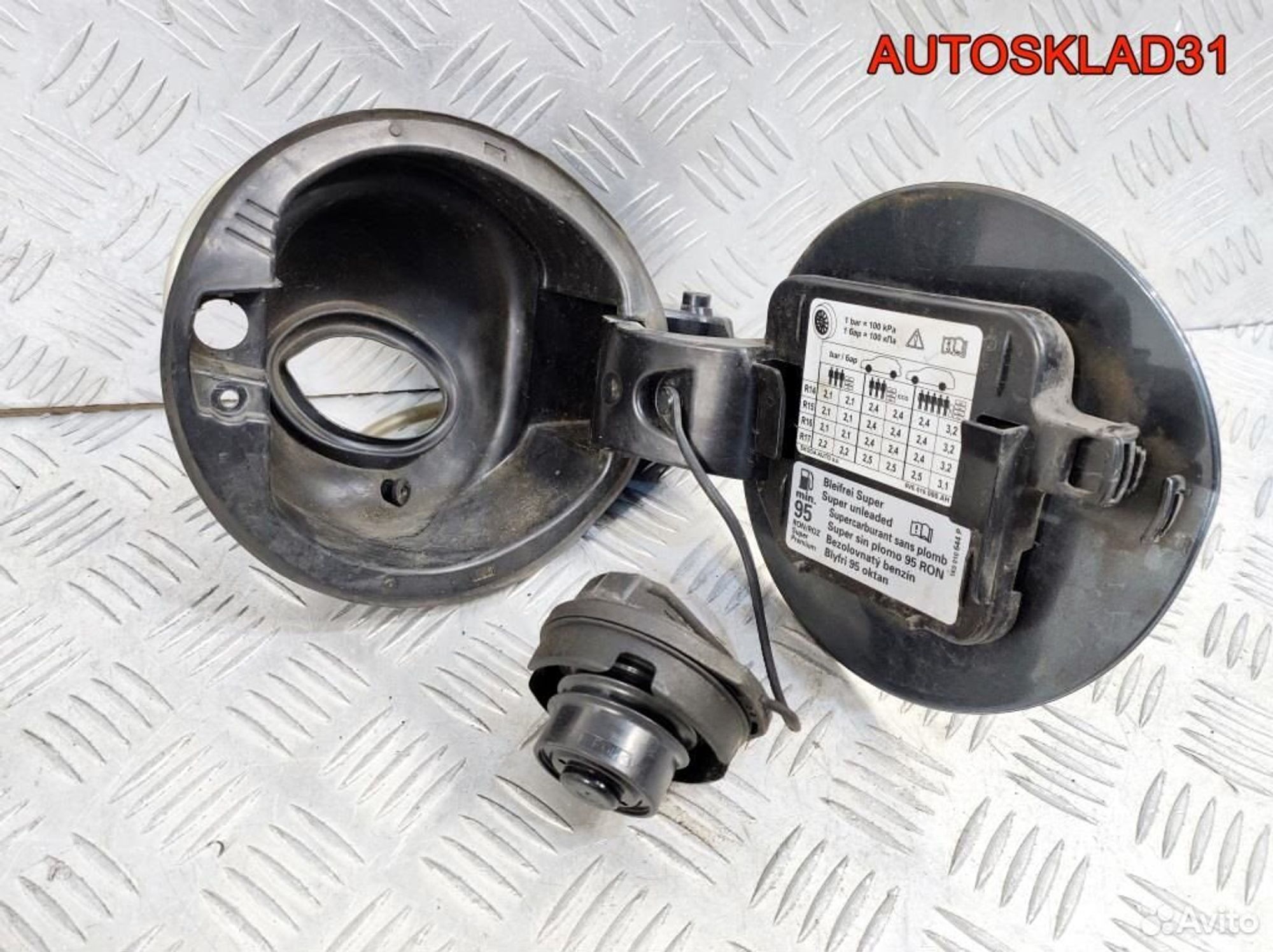 Лючок бензобака Skoda Fabia 3 6V6809857, 1700 рублей, Дубовое