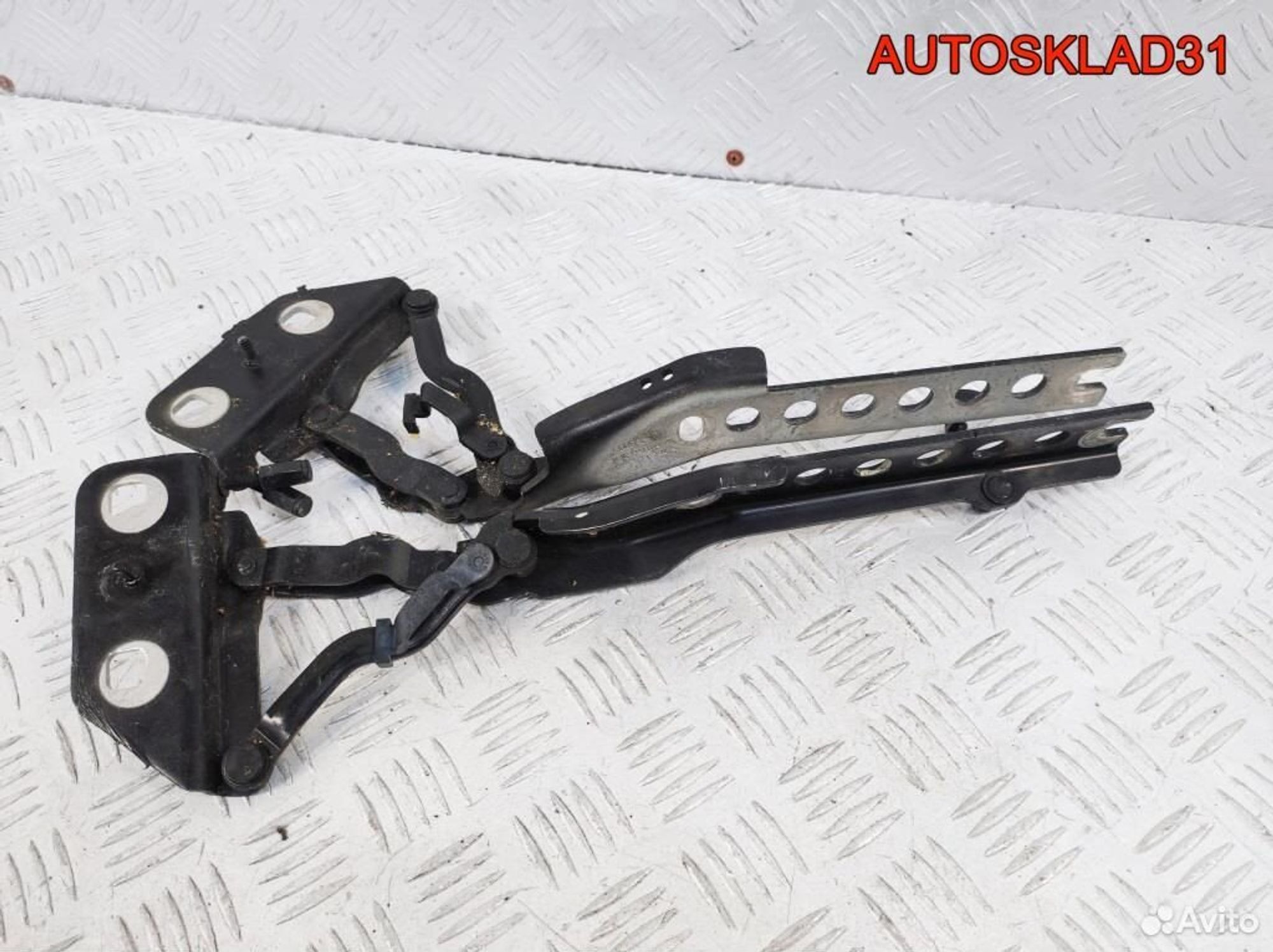 Петля капота комплект Audi A8 D3 4E0823301E, 1700 рублей, Дубовое