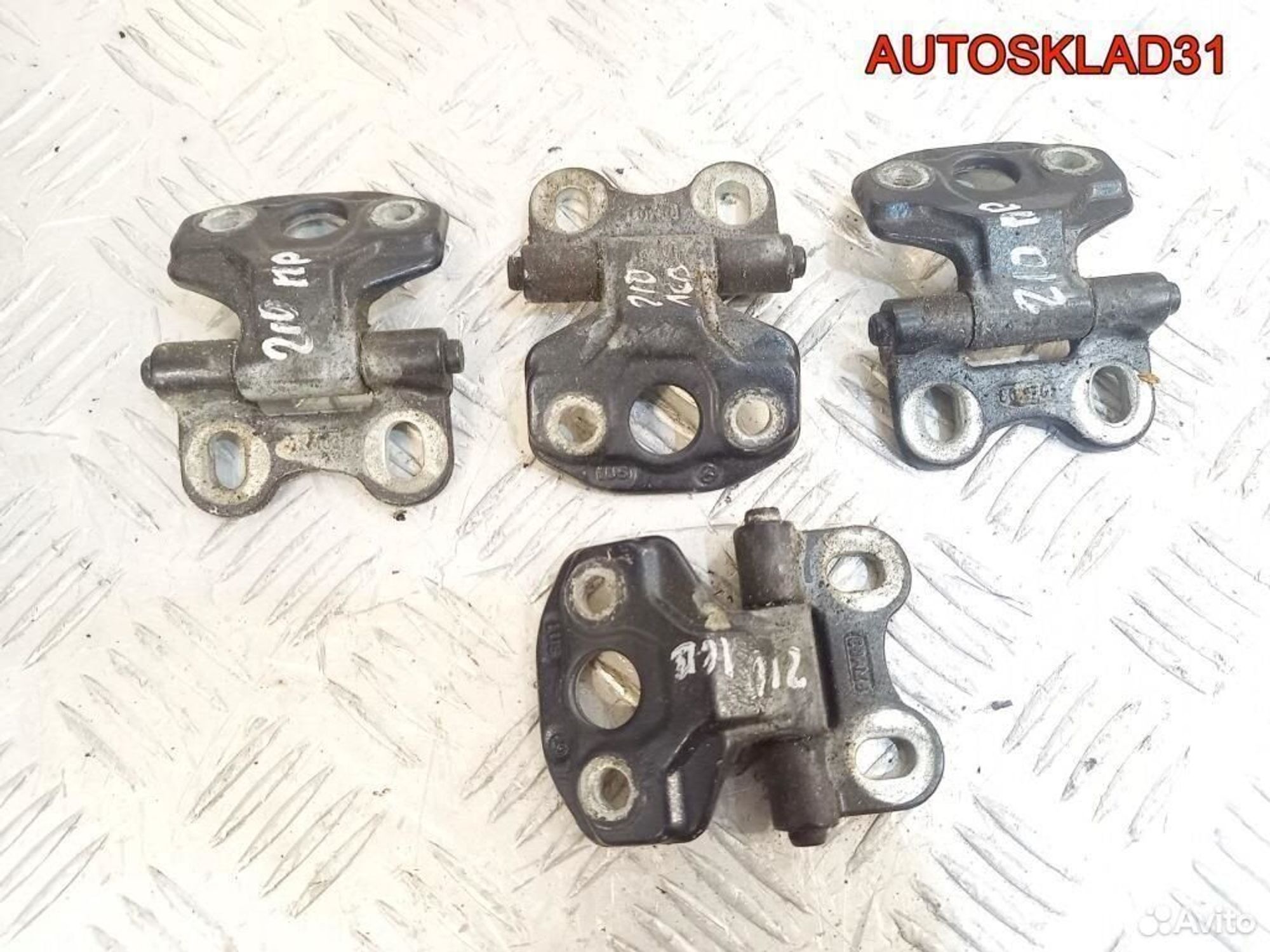 Петля двери передней Mercedes Benz W210 2107200037, 600 рублей, Дубовое