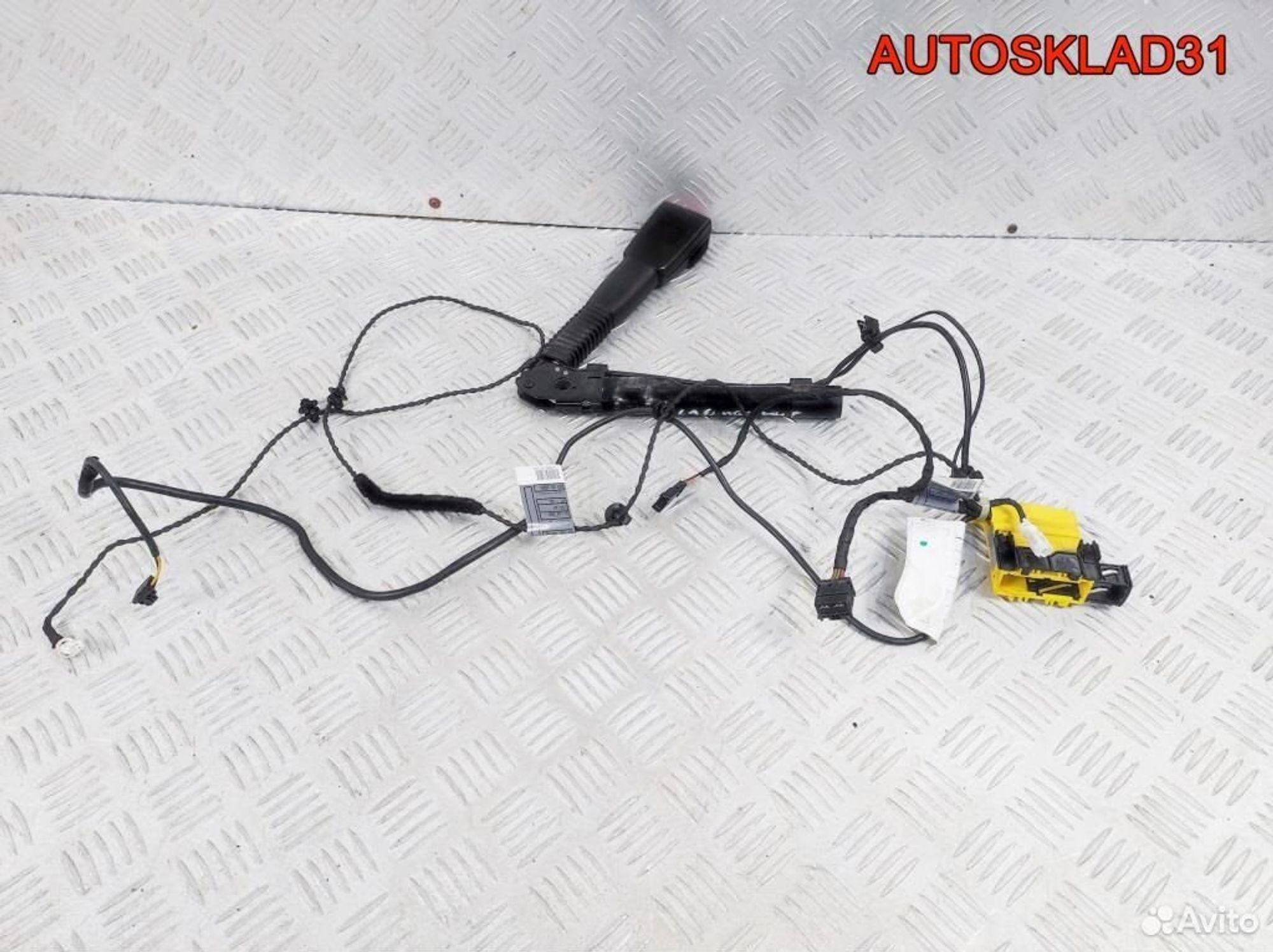 Ответная часть ремня передняя правая BMW E90, 2600 рублей, Дубовое