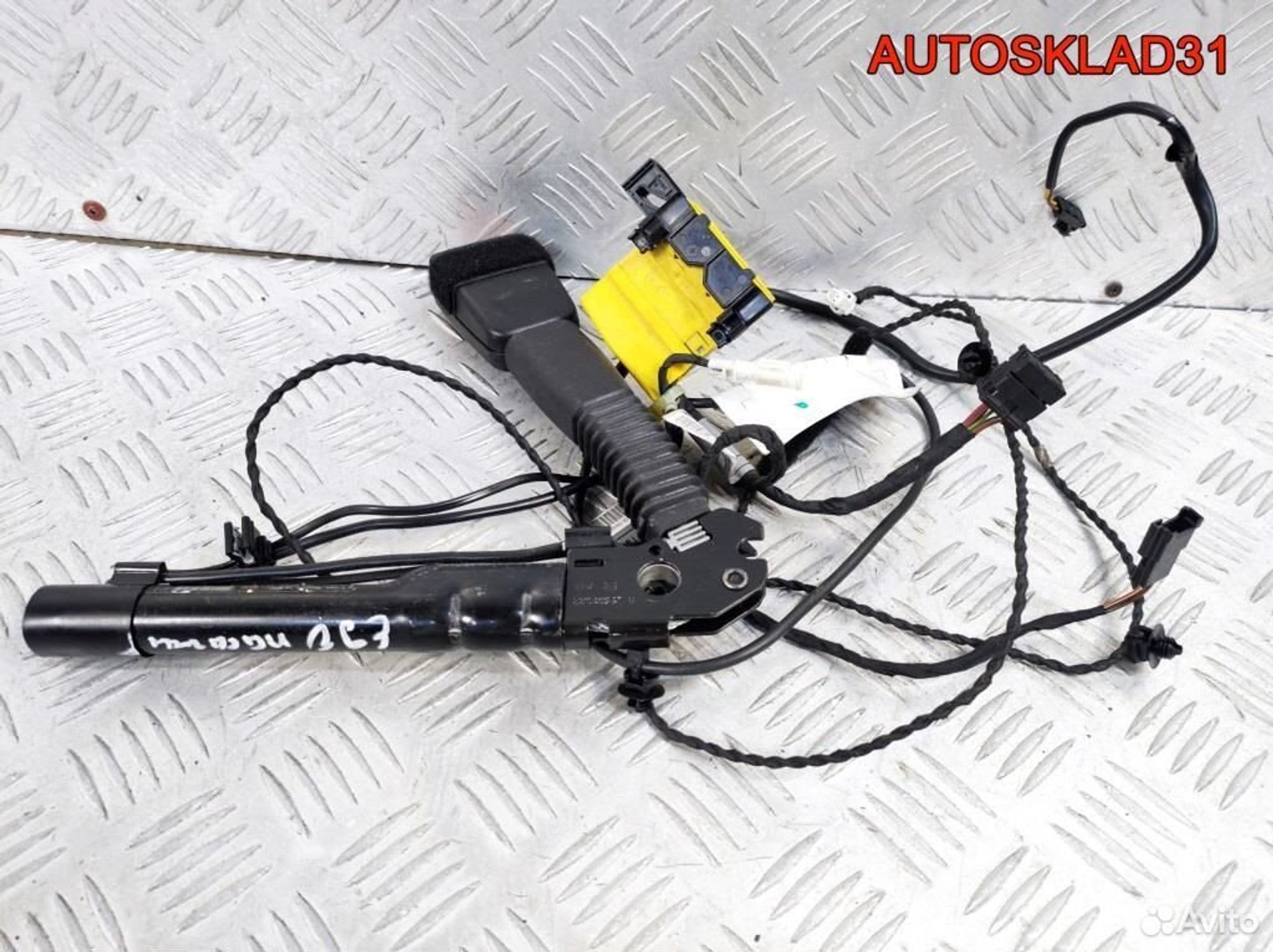 Ответная часть ремня передняя правая BMW E90, 2600 рублей, Дубовое