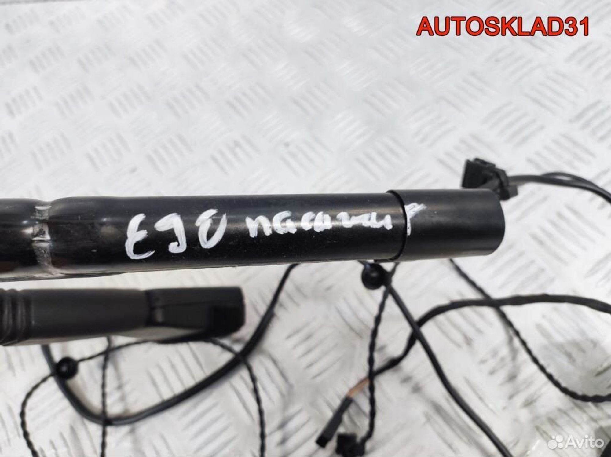 Ответная часть ремня передняя правая BMW E90, 2600 рублей, Дубовое