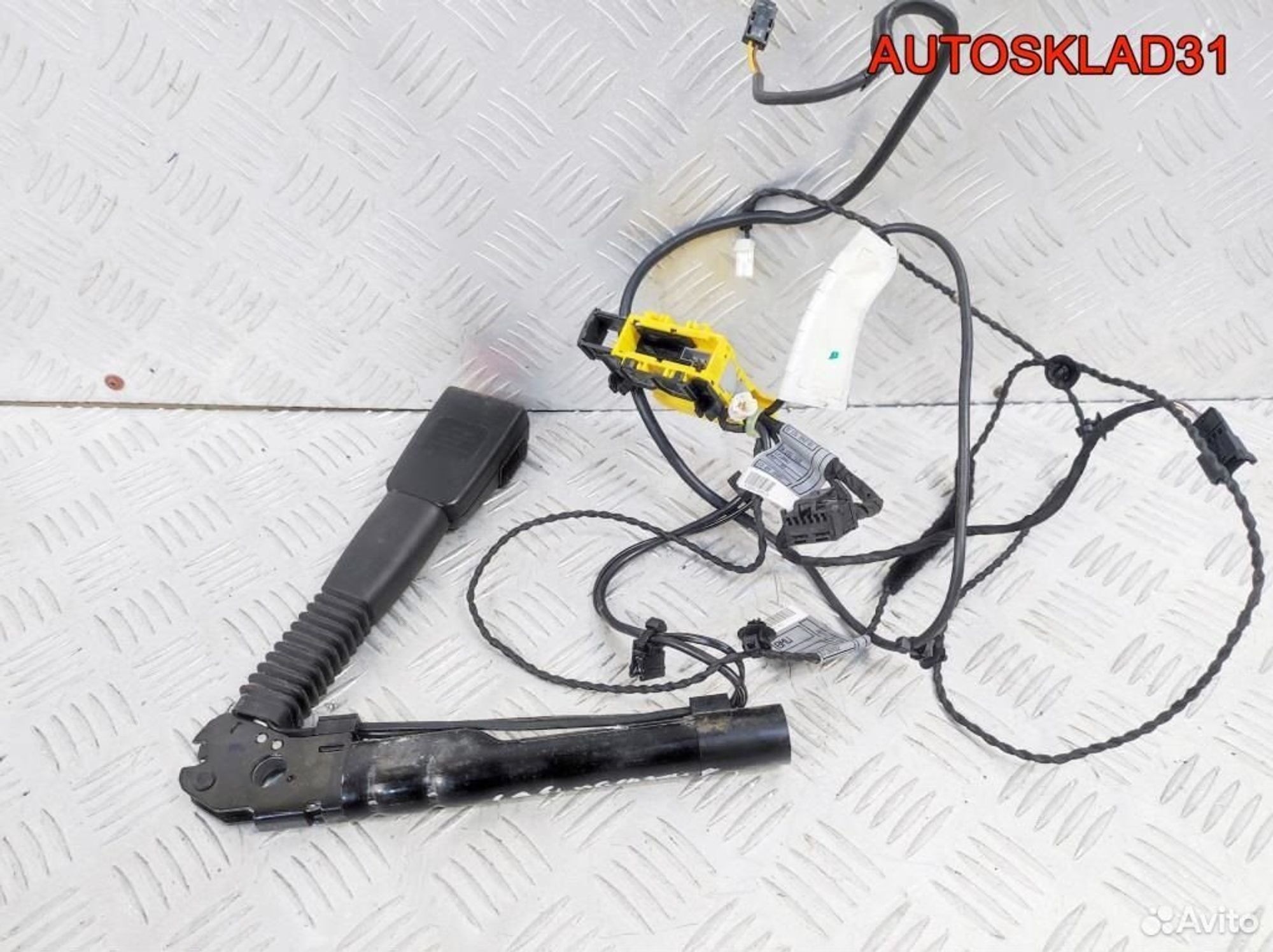 Ответная часть ремня передняя правая BMW E90, 2600 рублей, Дубовое