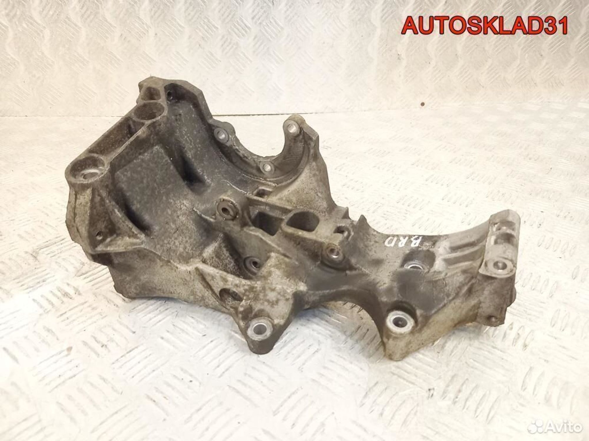 Кронштейн генератора Audi A4 B7 2,0 BRD 03G903143D, 1800 рублей, Дубовое