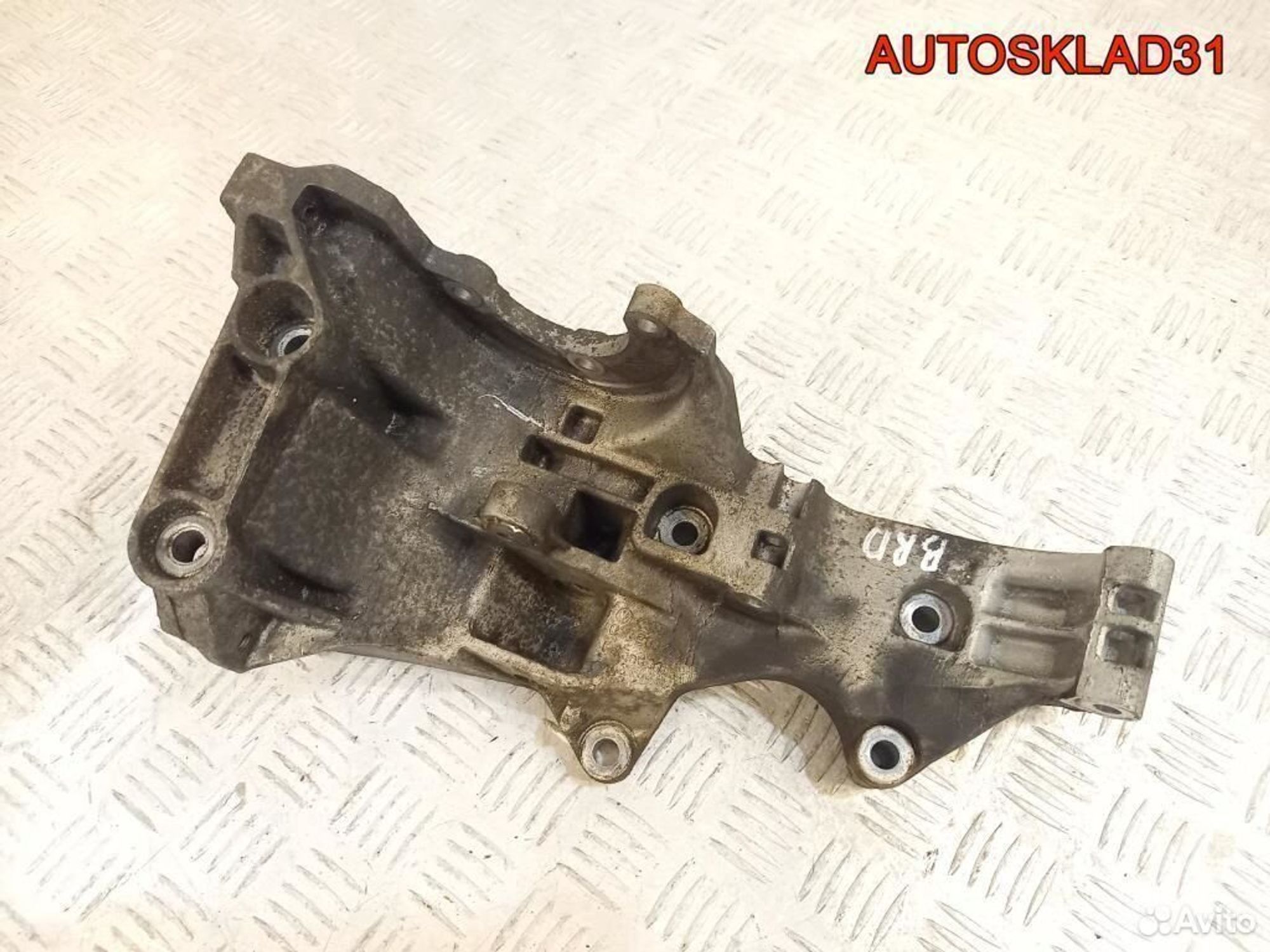 Кронштейн генератора Audi A4 B7 2,0 BRD 03G903143D, 1800 рублей, Дубовое