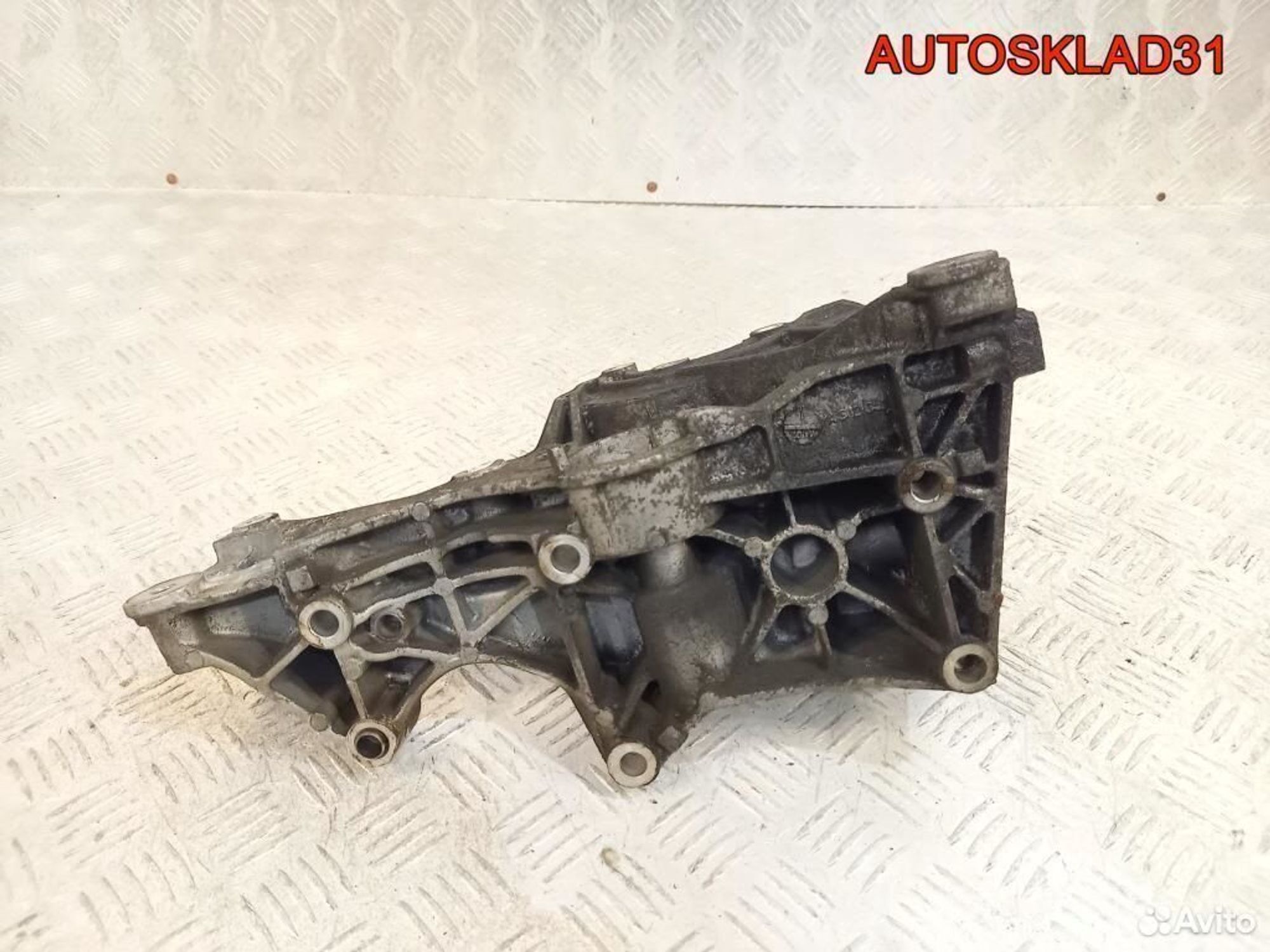 Кронштейн генератора Audi A4 B7 2,0 BRD 03G903143D, 1800 рублей, Дубовое