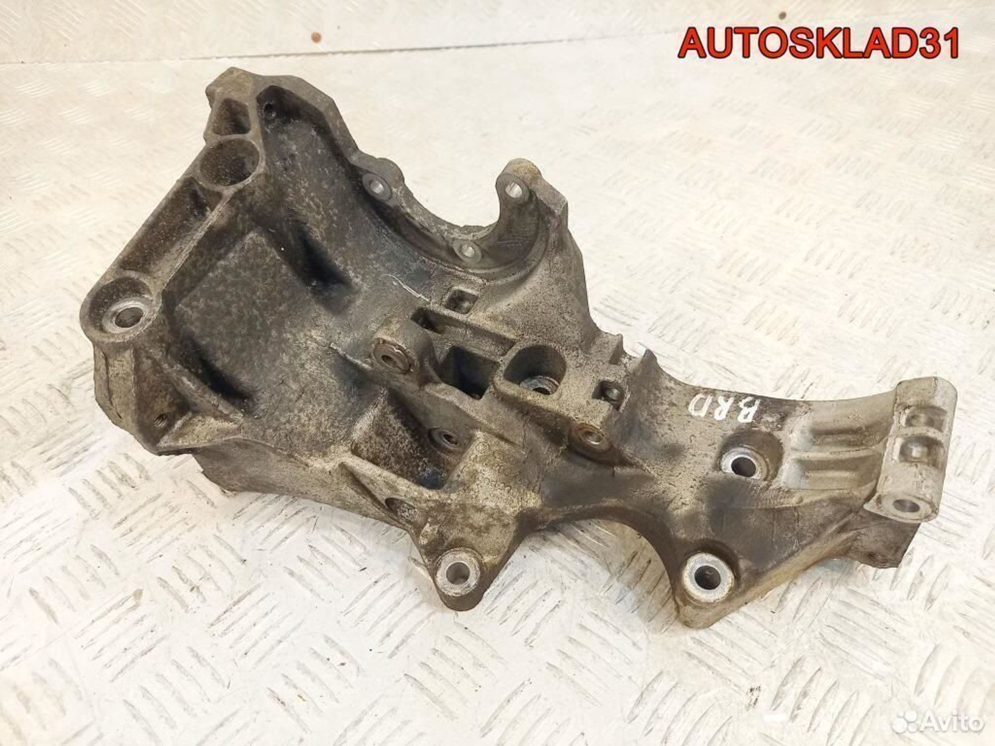 Кронштейн генератора Audi A4 B7 2,0 BRD 03G903143D, 1800 рублей, Дубовое