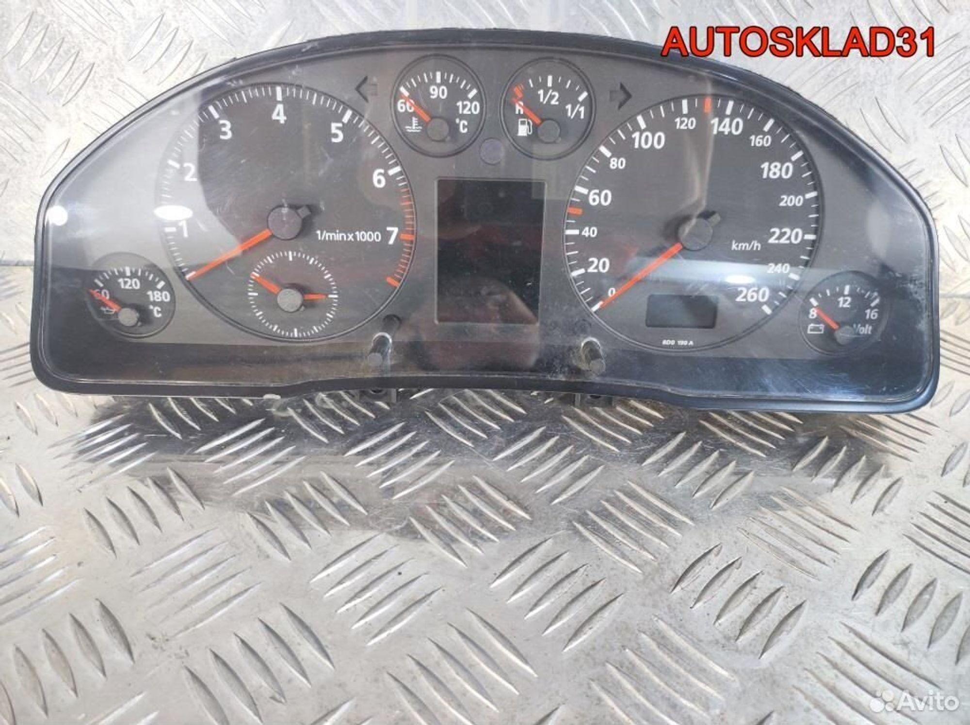 Панель приборов Audi A4 B5 8D0919033 Бензин, 10200 рублей, Дубовое