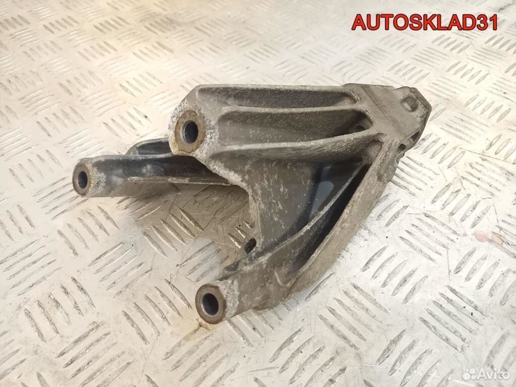 Кронштейн двигателя левый Audi Q5 8R 8K0199307AL, 1200 рублей, Дубовое