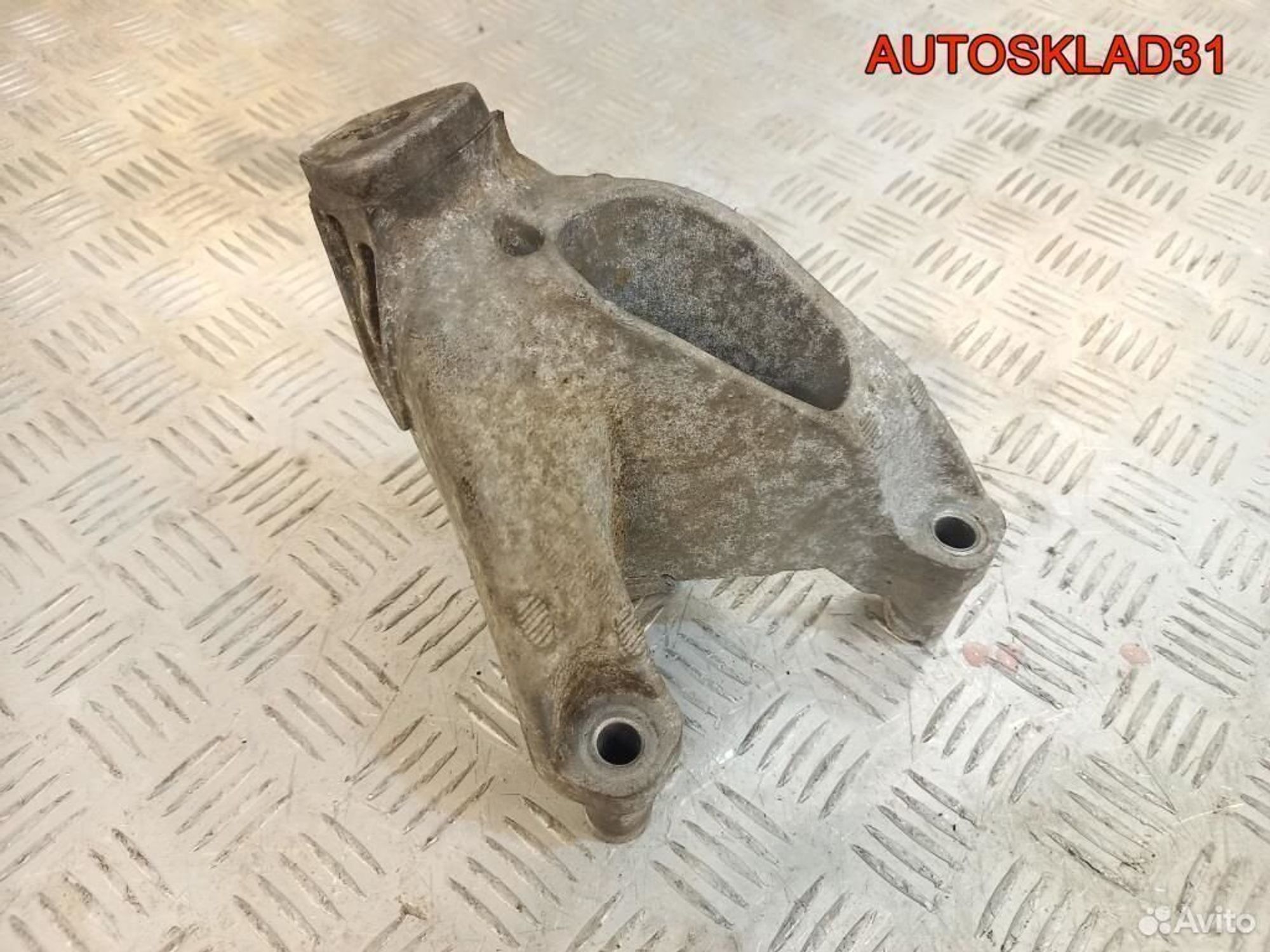 Кронштейн двигателя левый Audi Q5 8R 8K0199307AL, 1200 рублей, Дубовое