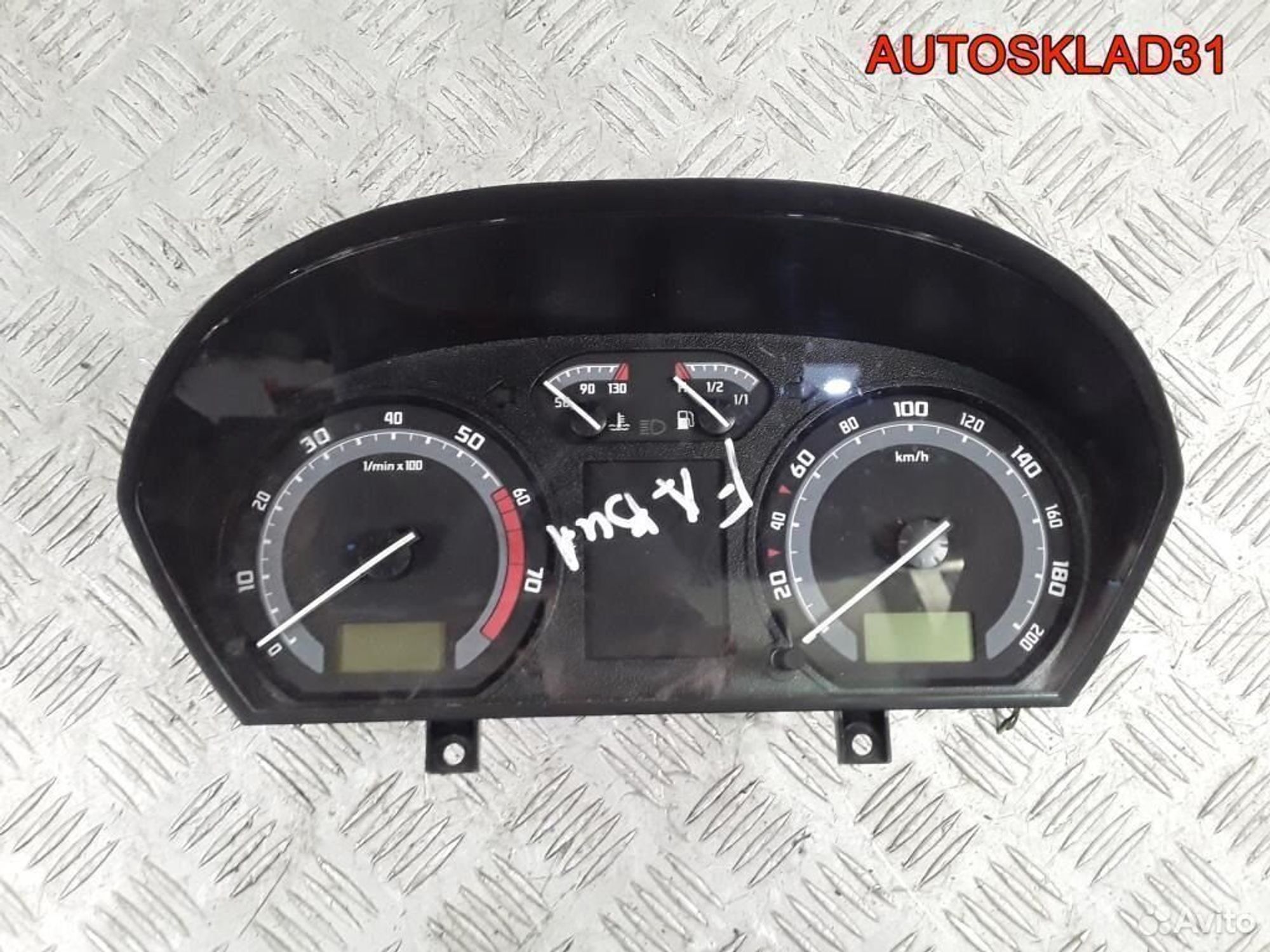 Панель приборов Skoda Fabia 6Y0920881L бензин, 3600 рублей, Дубовое