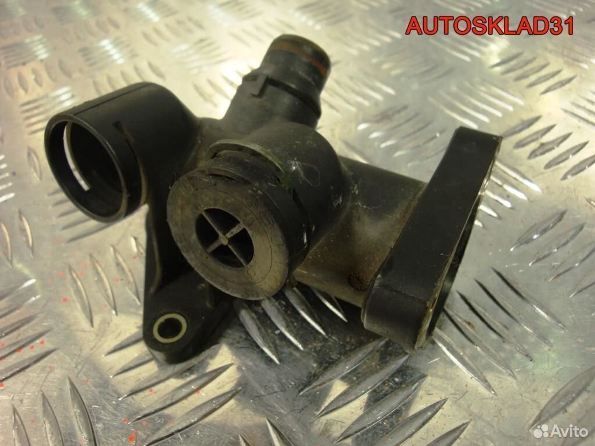 Фланец системы охлаждения VW Passat B5 058121133B, 600 рублей, Дубовое