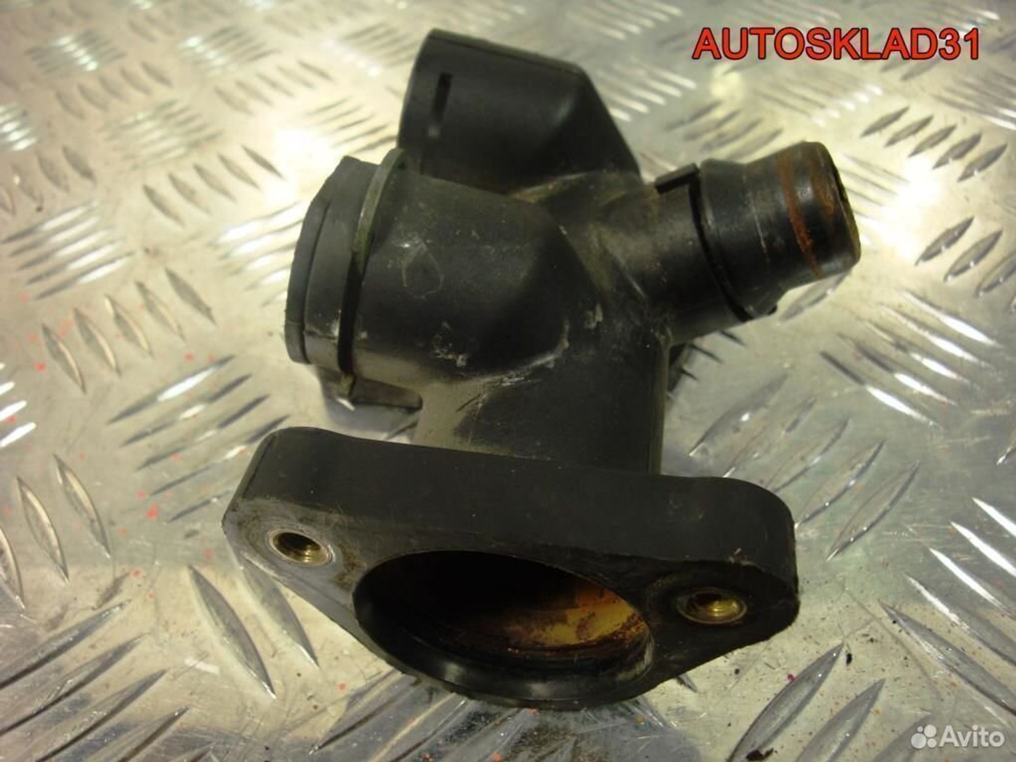 Фланец системы охлаждения VW Passat B5 058121133B, 600 рублей, Дубовое