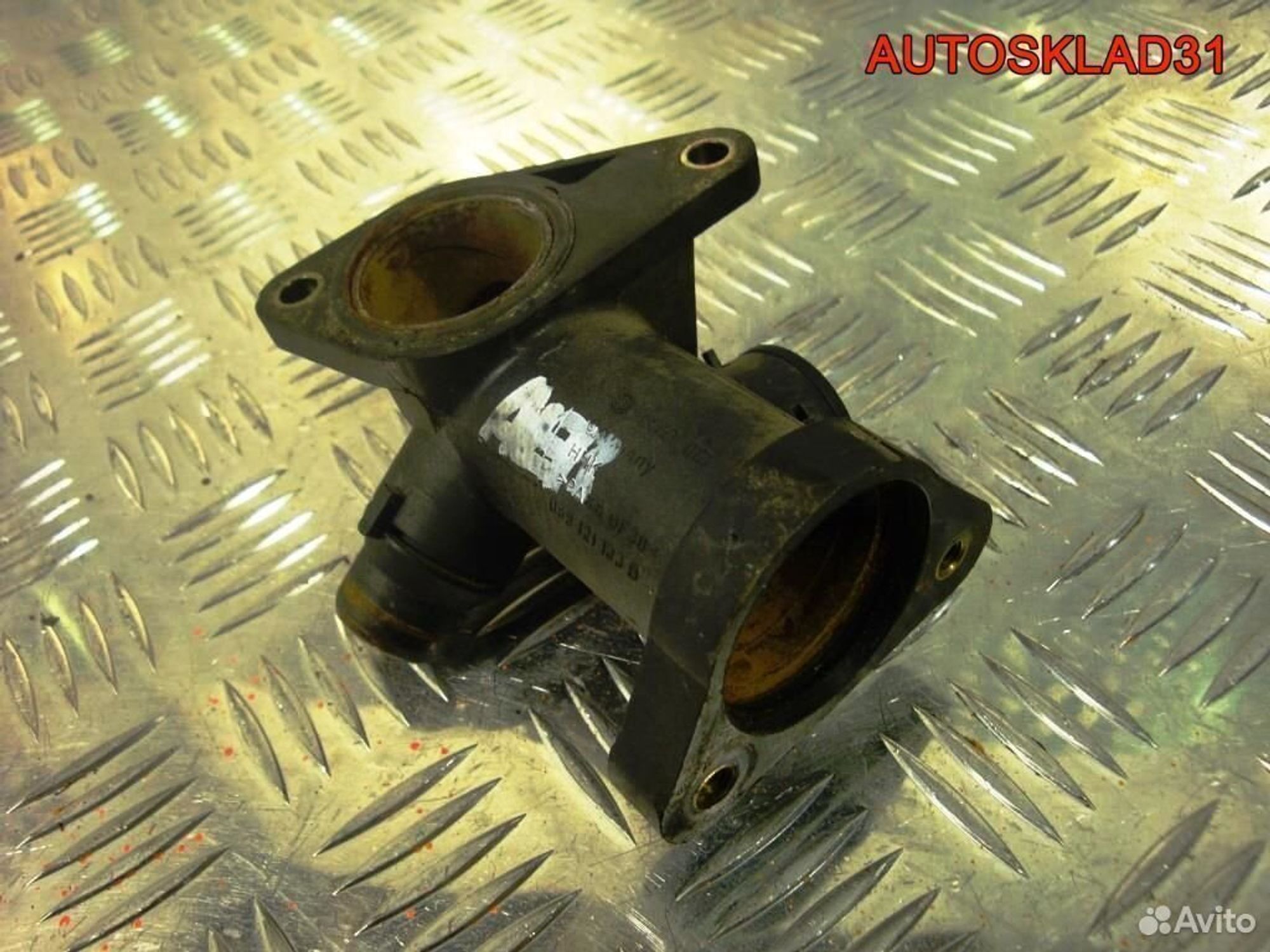 Фланец системы охлаждения VW Passat B5 058121133B, 600 рублей, Дубовое