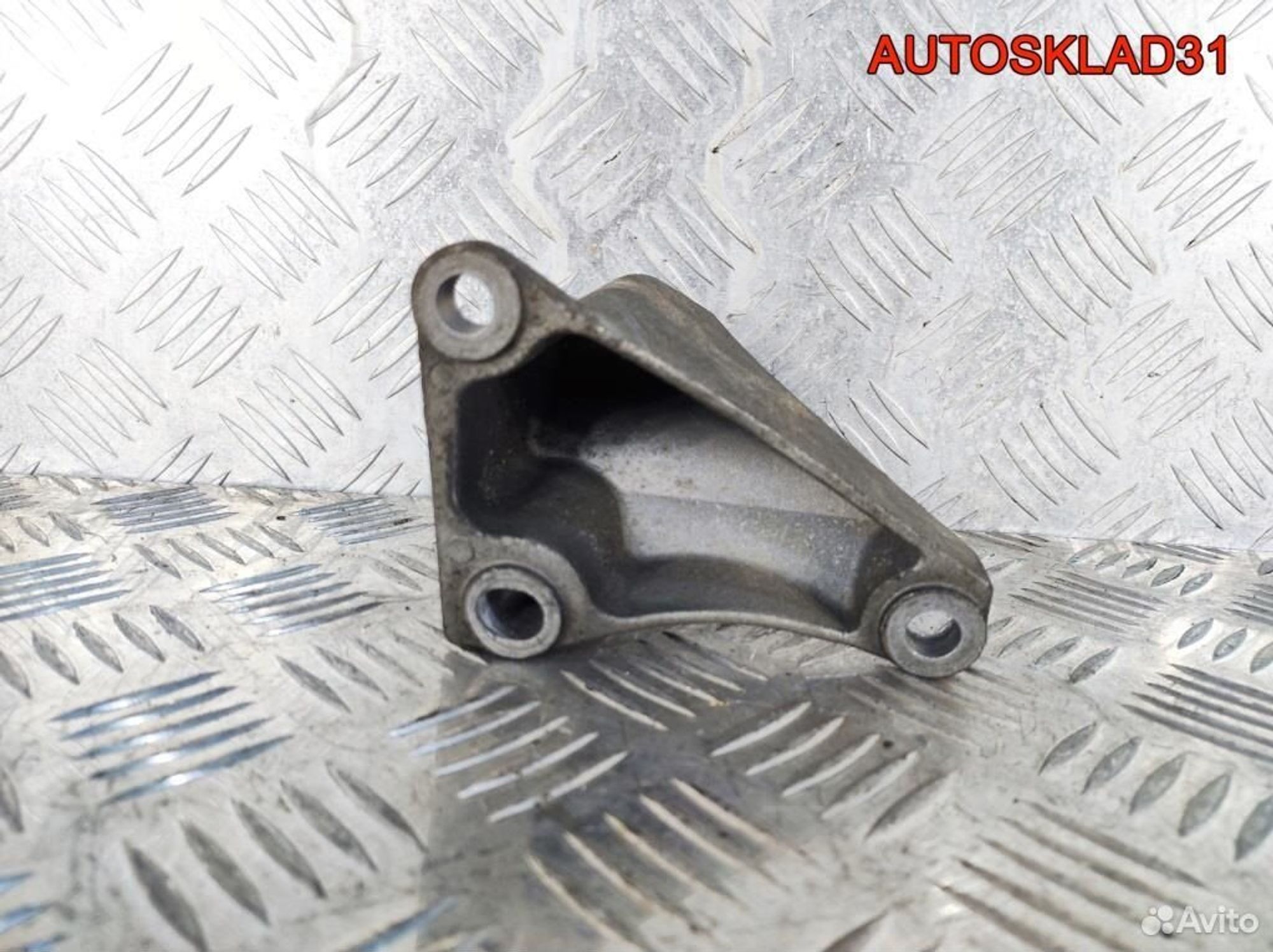 Кронштейн АКПП левый VW Passat B5 8D0399113AA, 1100 рублей, Дубовое