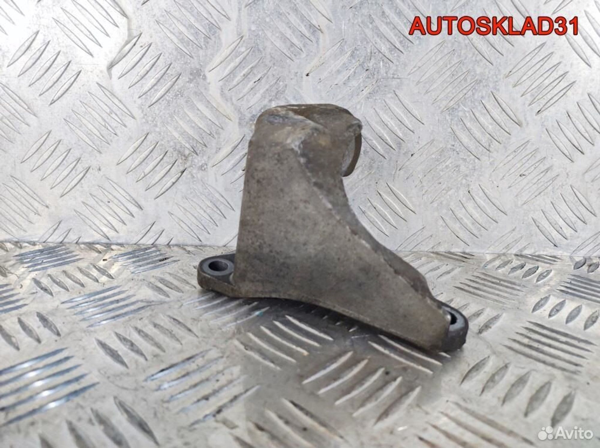 Кронштейн АКПП левый VW Passat B5 8D0399113AA, 1100 рублей, Дубовое