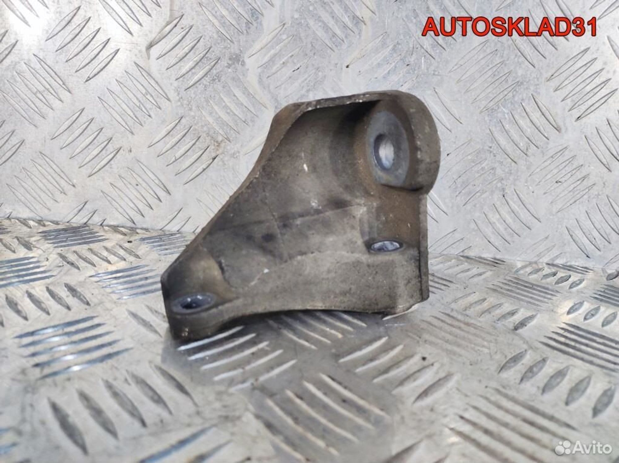 Кронштейн АКПП левый VW Passat B5 8D0399113AA, 1100 рублей, Дубовое