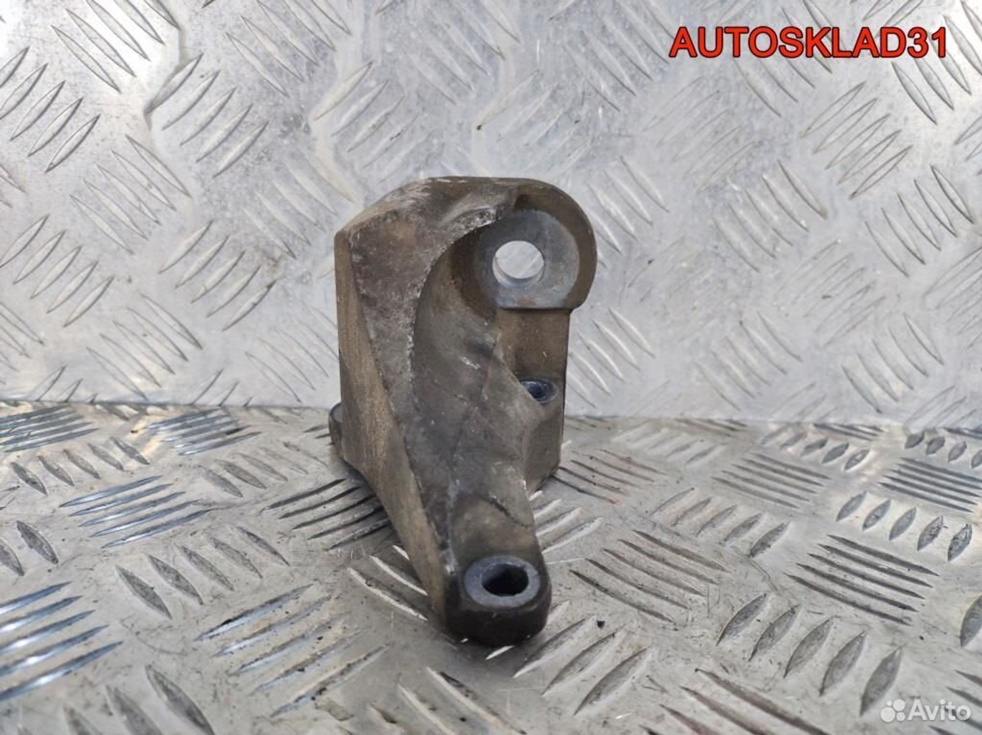 Кронштейн АКПП левый VW Passat B5 8D0399113AA, 1100 рублей, Дубовое