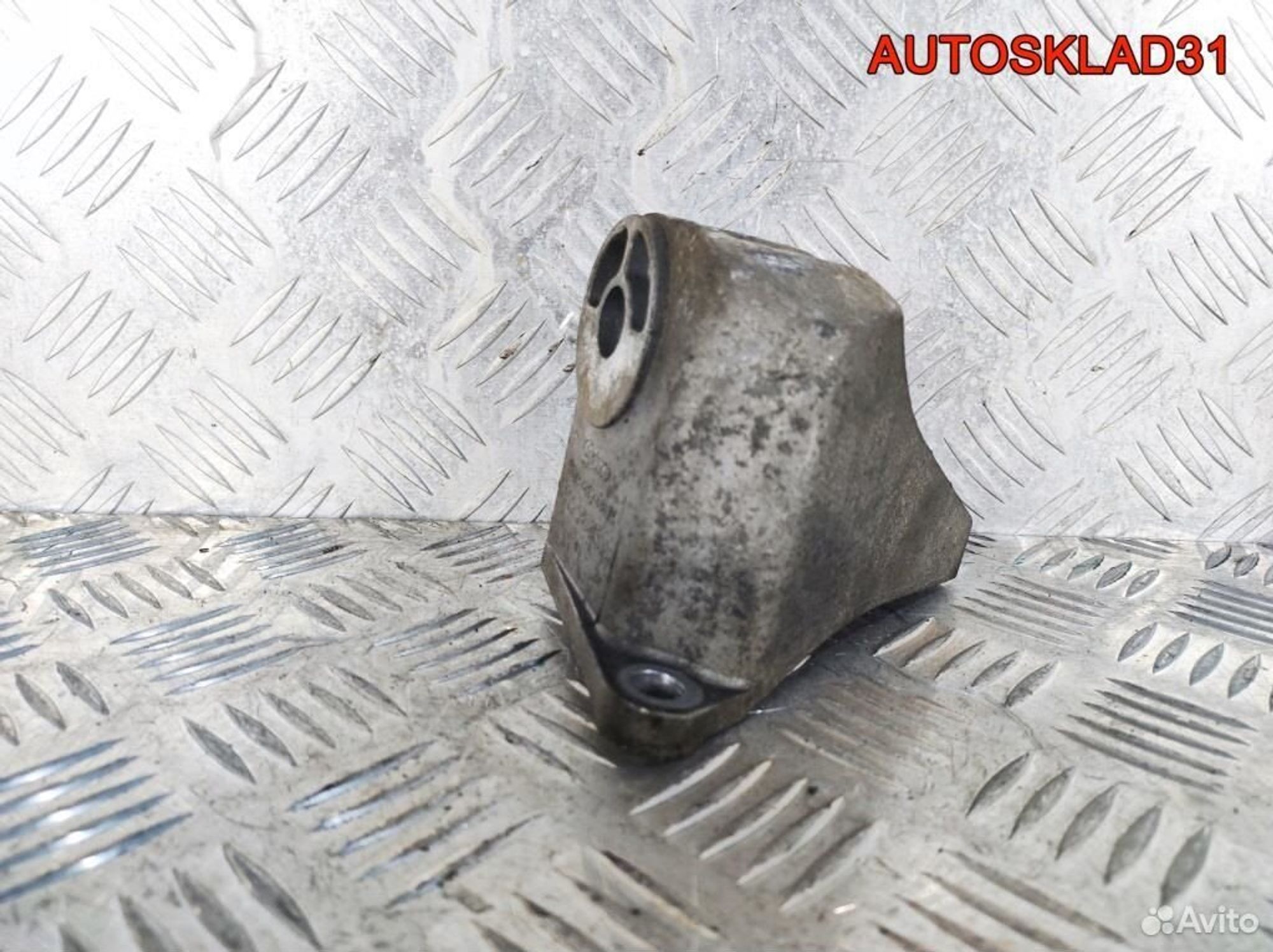 Кронштейн АКПП левый VW Passat B5 8D0399113AA, 1100 рублей, Дубовое