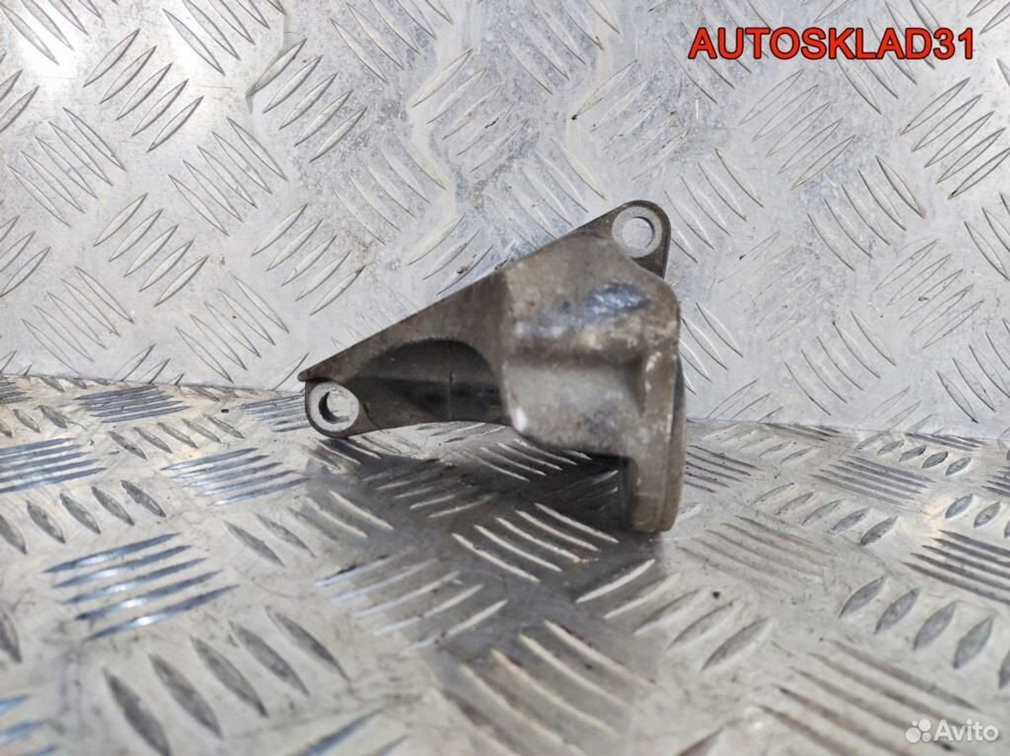 Кронштейн АКПП левый VW Passat B5 8D0399113AA, 1100 рублей, Дубовое