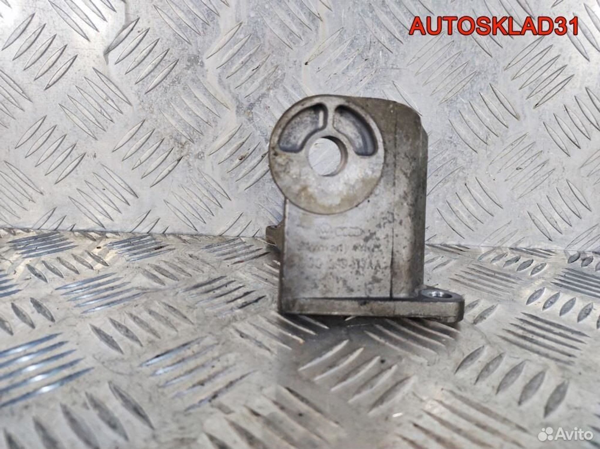 Кронштейн АКПП левый VW Passat B5 8D0399113AA, 1100 рублей, Дубовое