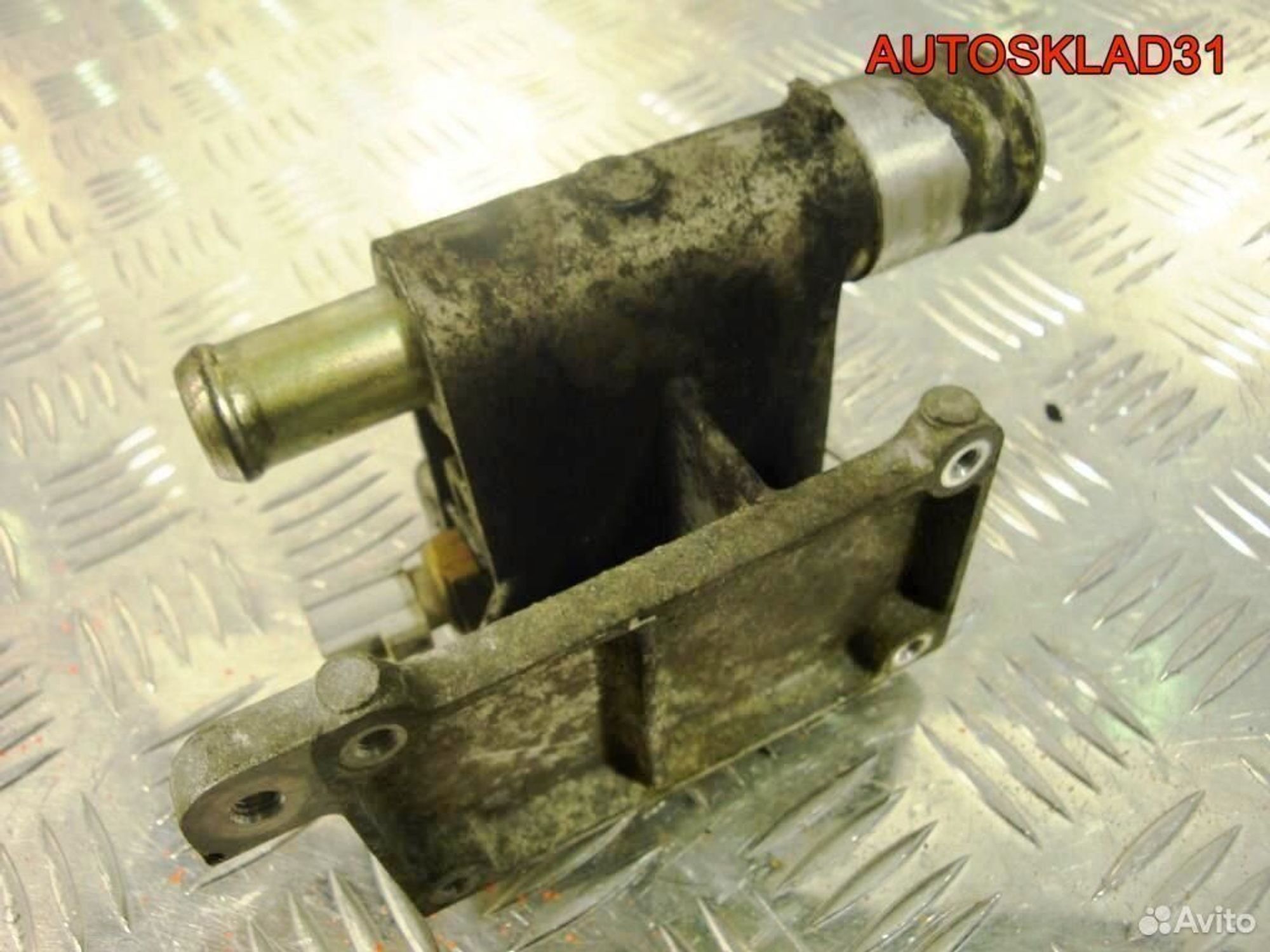 Фланец системы охлаждения Mazda 6 GG 1,8 L3331517Z, 1100 рублей, Дубовое