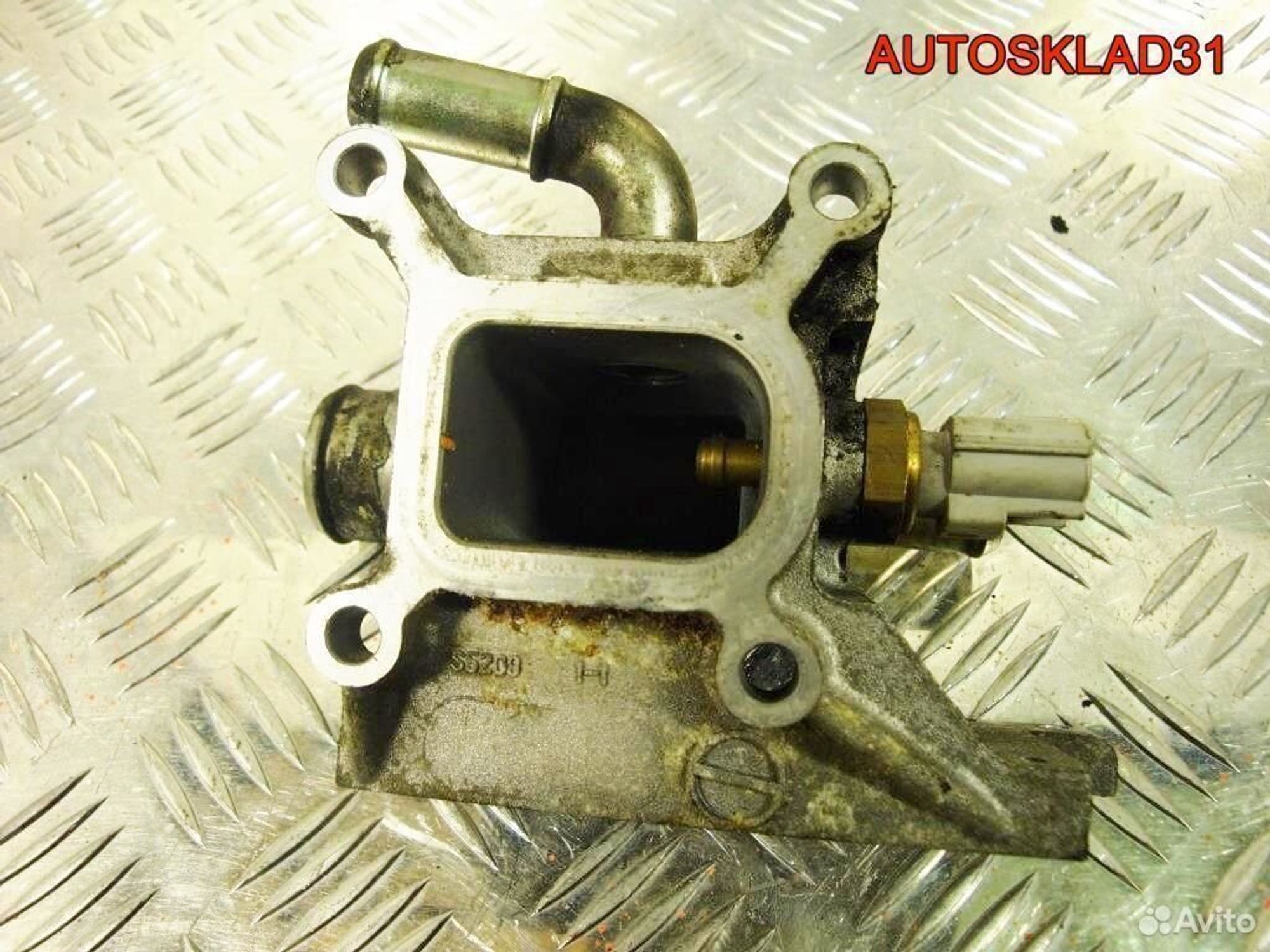 Фланец системы охлаждения Mazda 6 GG 1,8 L3331517Z, 1100 рублей, Дубовое