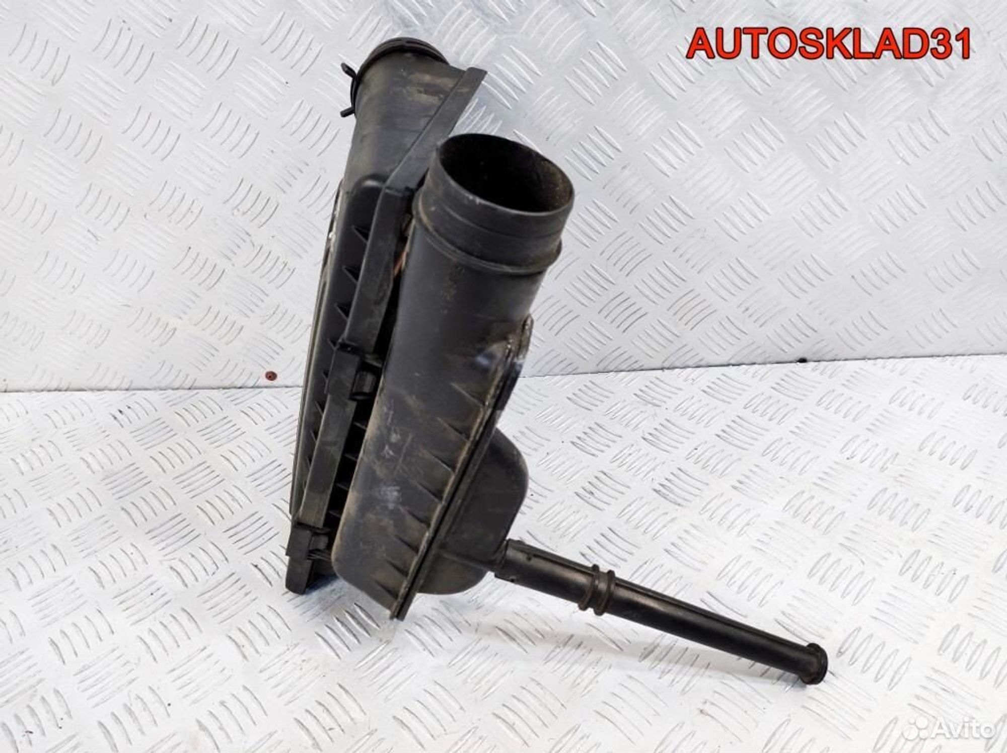 Корпус воздушного фильтра Skoda Fabia 04E129611H, 2500 рублей, Дубовое