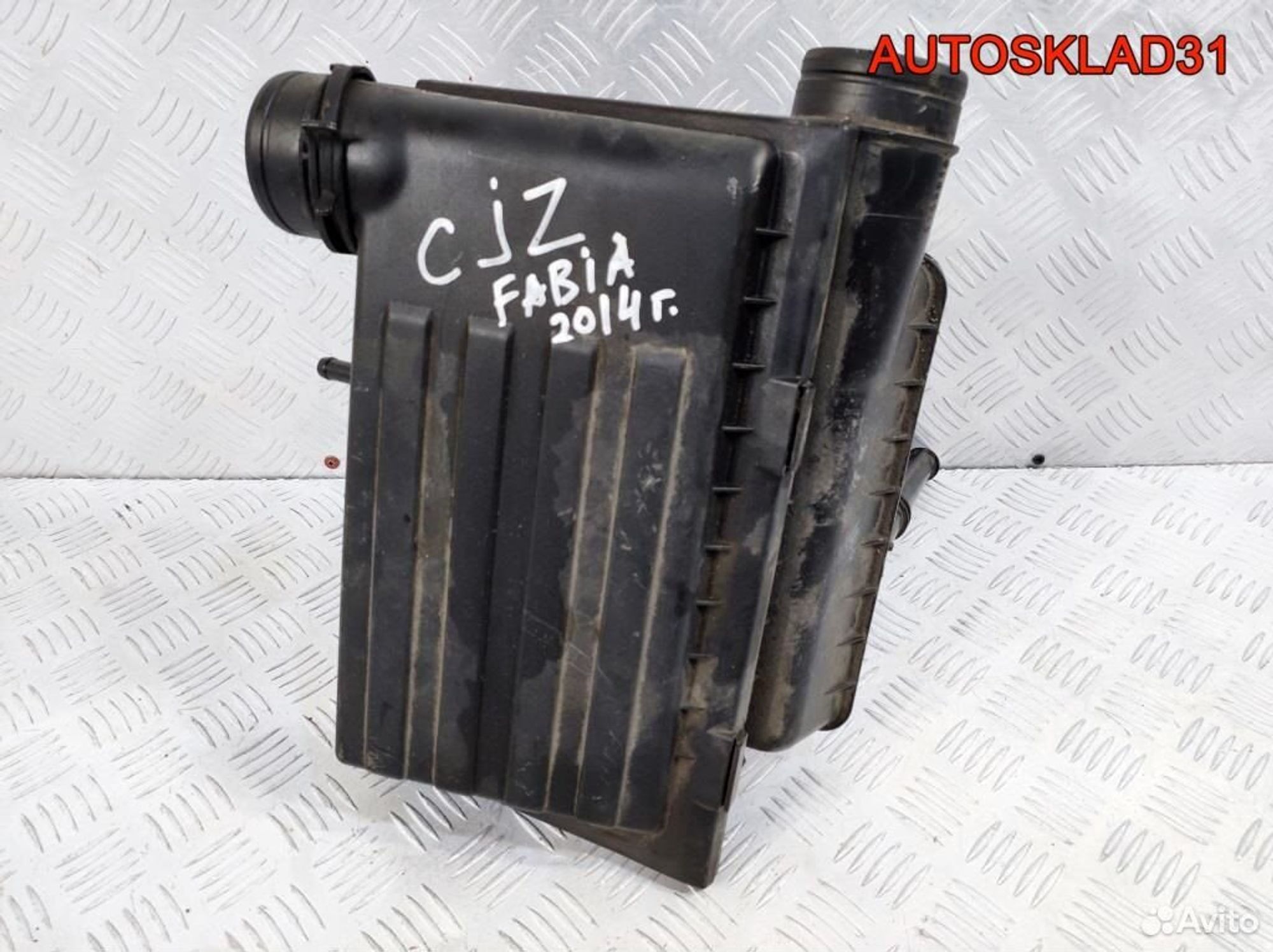 Корпус воздушного фильтра Skoda Fabia 04E129611H, 2500 рублей, Дубовое