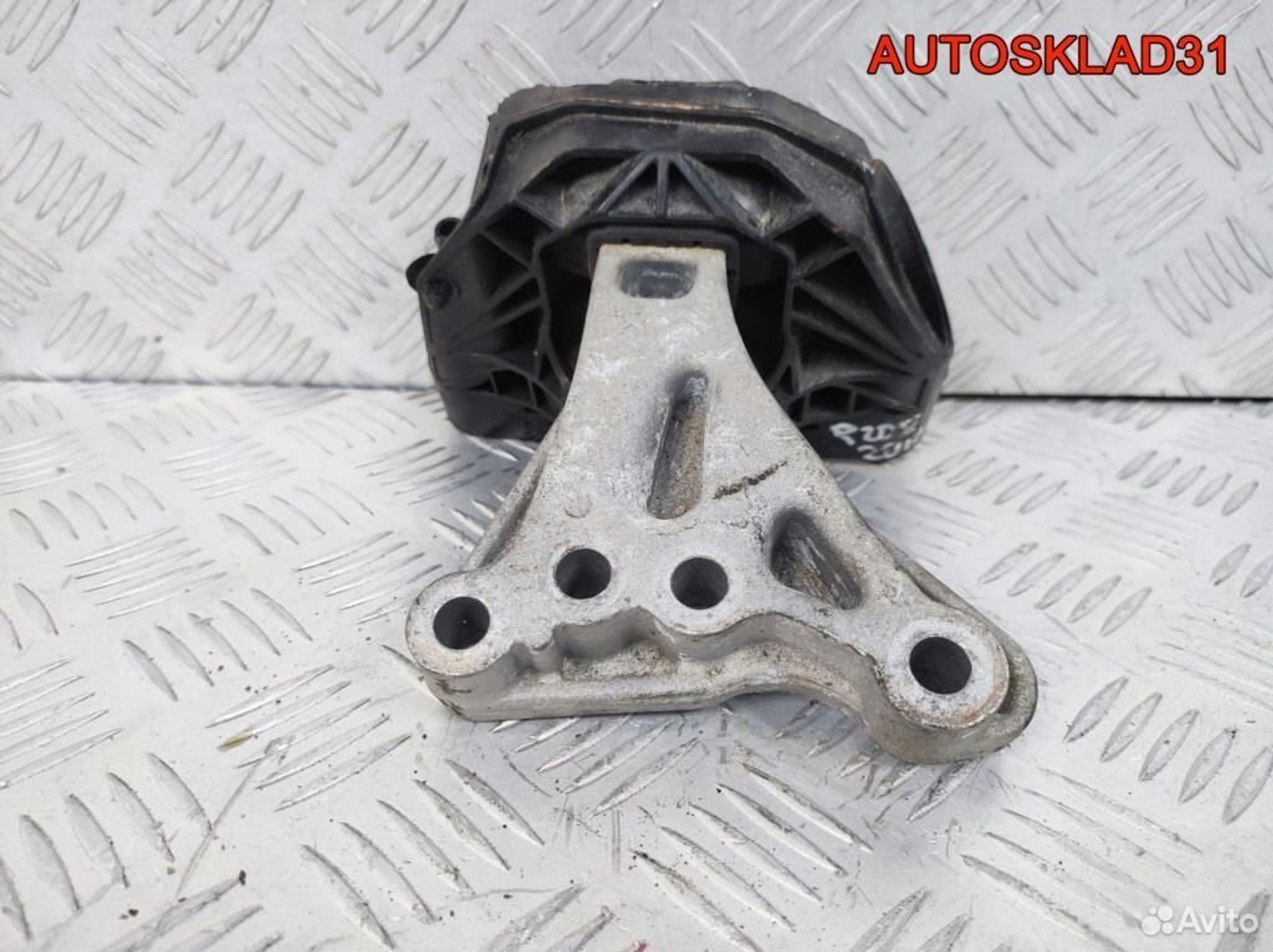 Опора двигателя правая Peugeot 208 9676771080, 2100 рублей, Дубовое