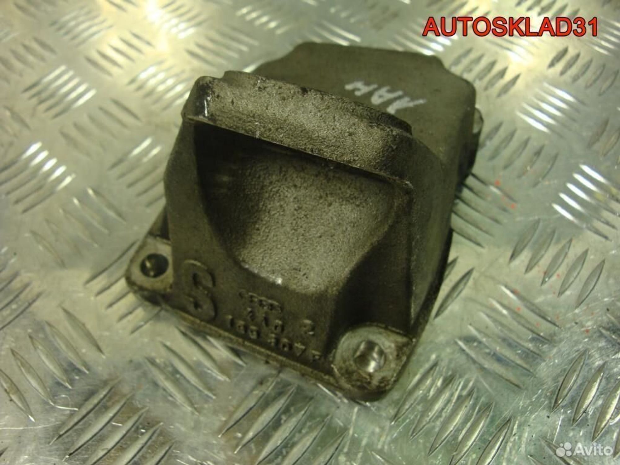 Кронштейн двигателя левый Audi 100 C4 4A0199307F, 600 рублей, Дубовое