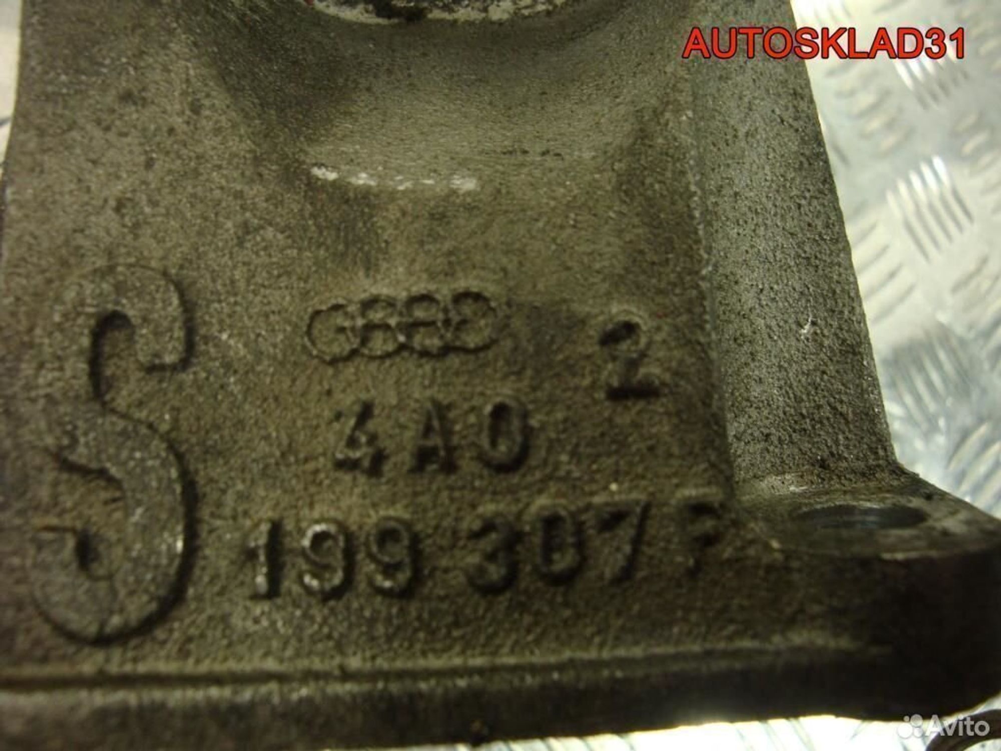 Кронштейн двигателя левый Audi 100 C4 4A0199307F, 600 рублей, Дубовое