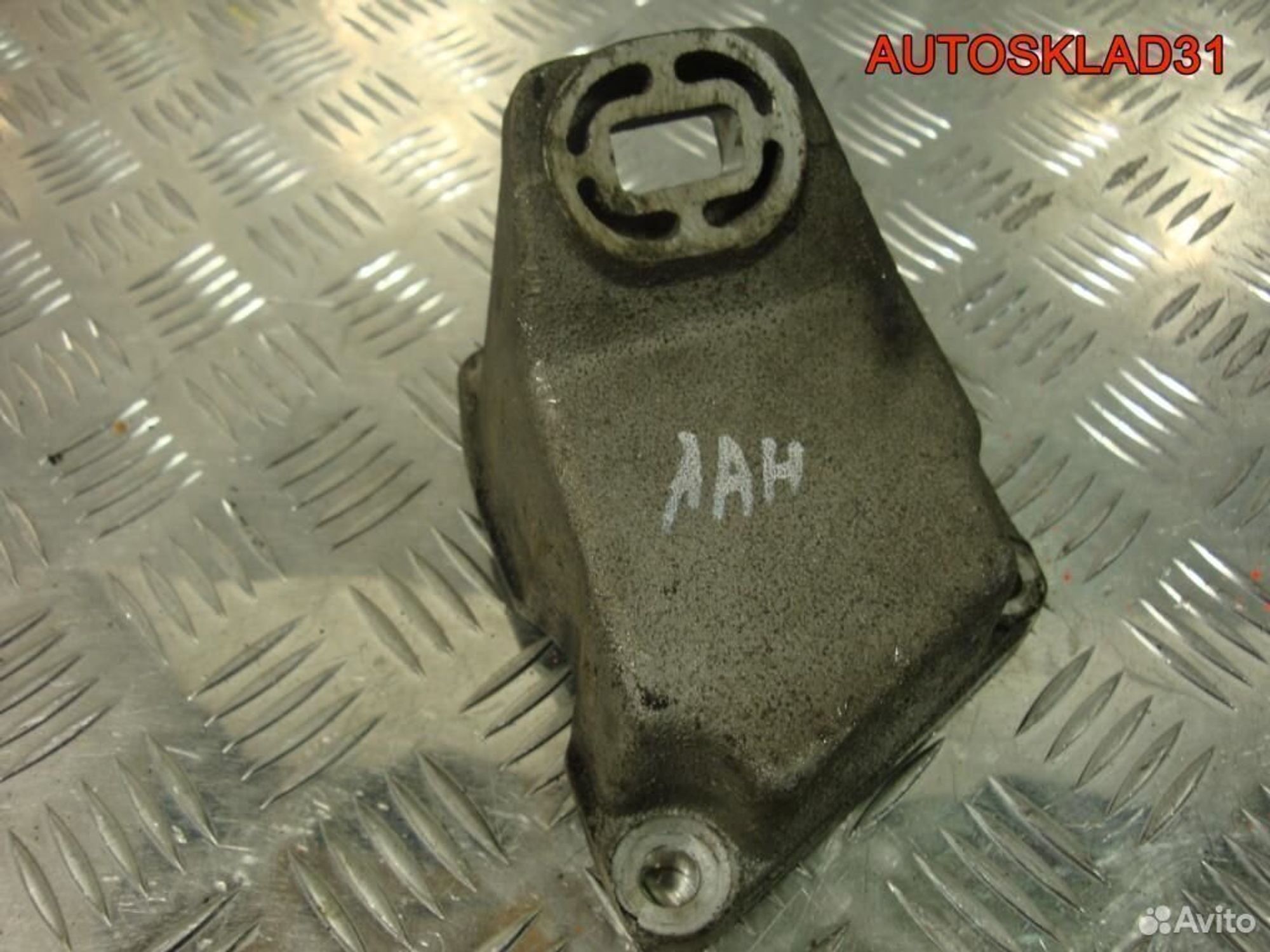 Кронштейн двигателя левый Audi 100 C4 4A0199307F, 600 рублей, Дубовое
