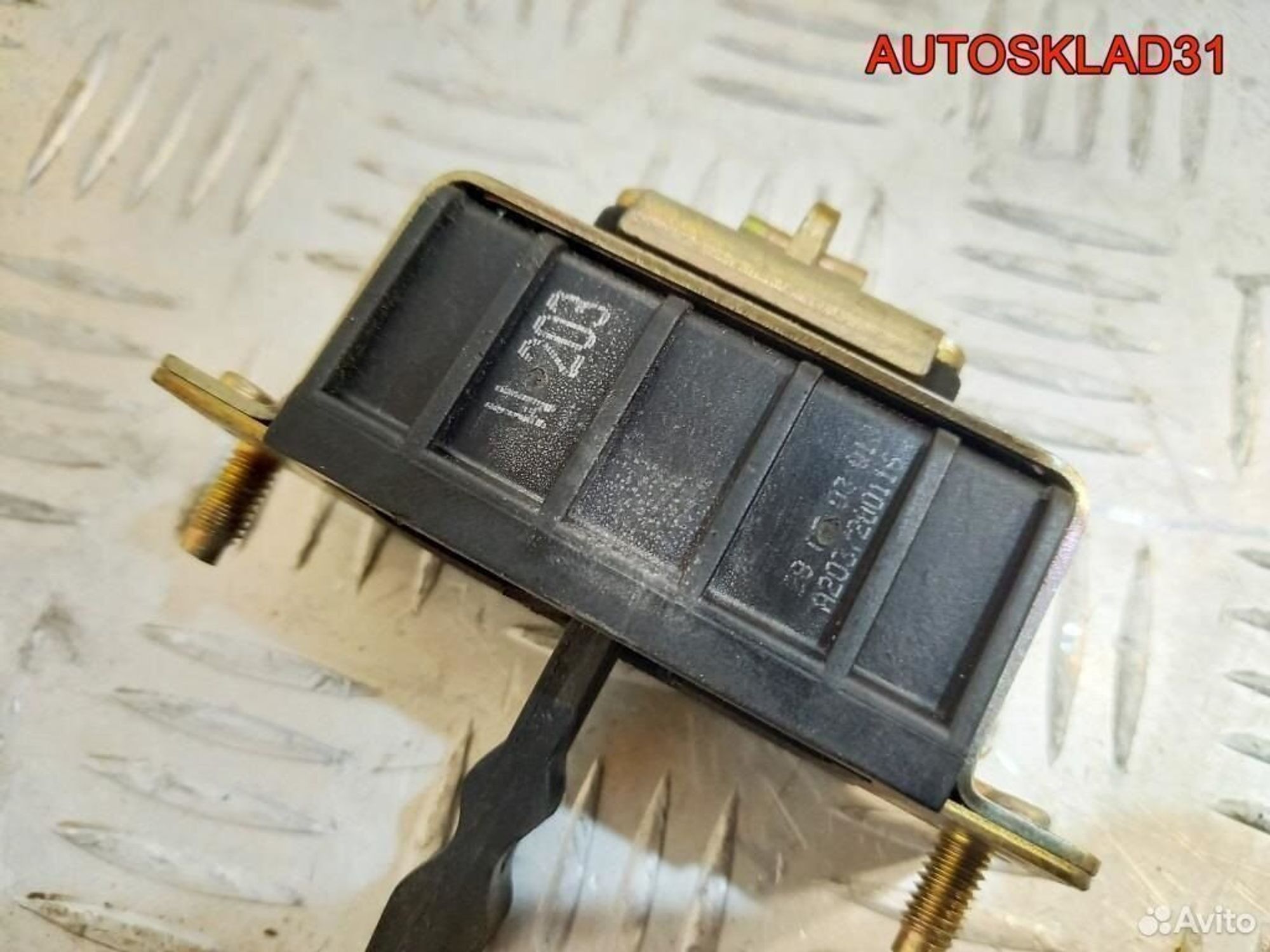 Ограничитель двери передней левой Mercedes W203, 1200 рублей, Дубовое