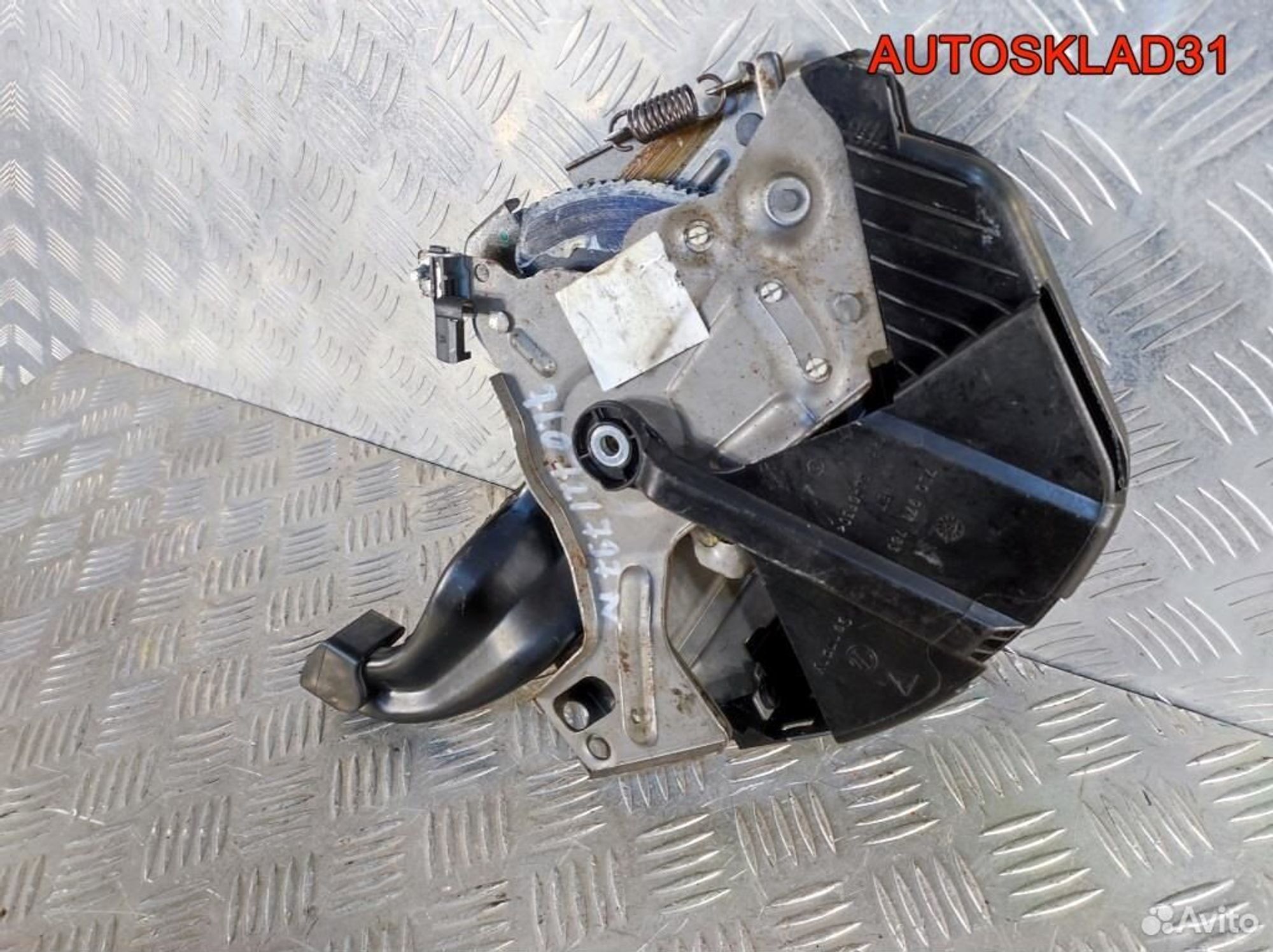 Рычаг стояночного тормоза VW Touareg 7L0721797N, 1300 рублей, Дубовое