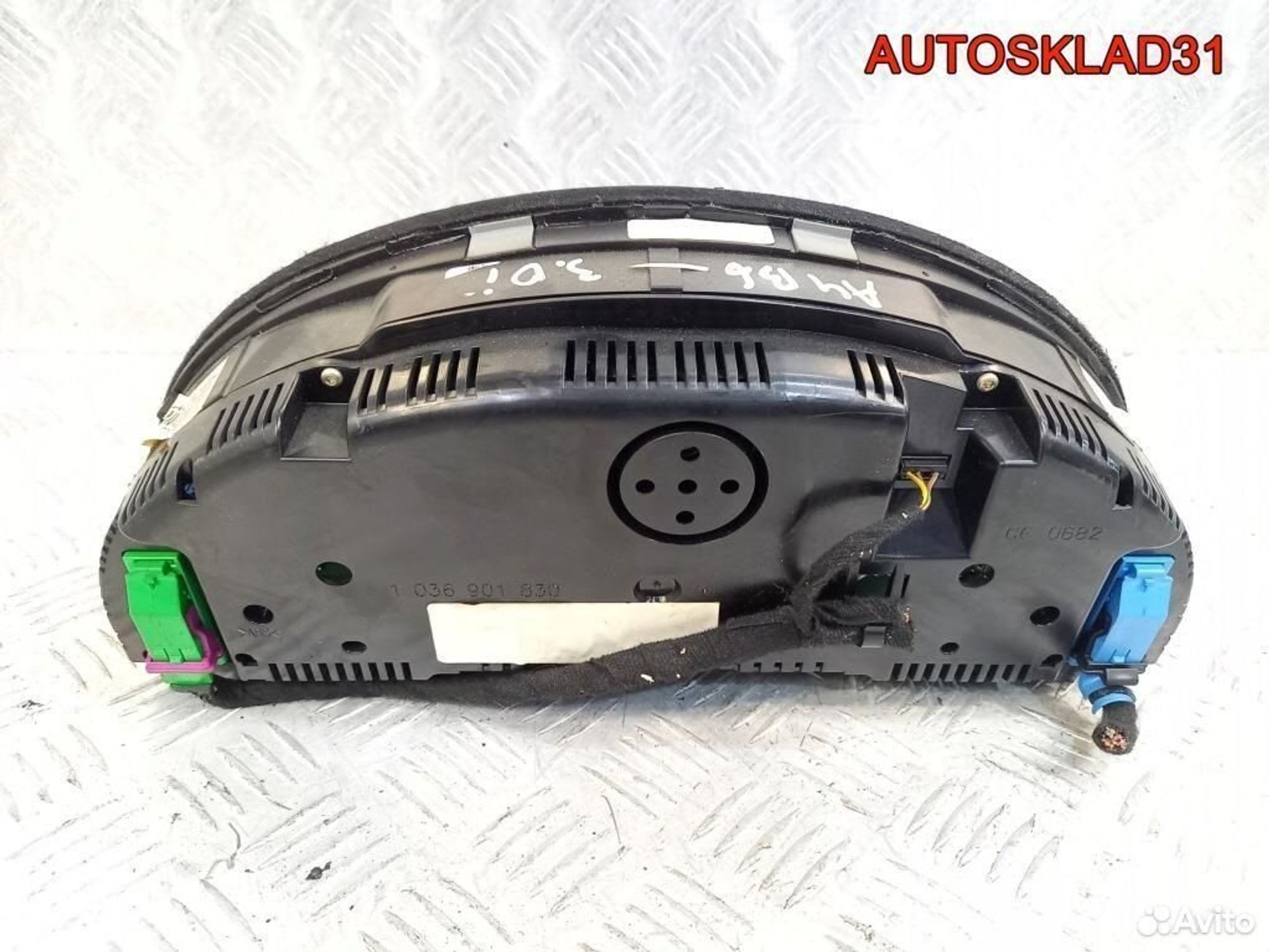 Панель приборов Audi A4 B6 3.0 8E0920900H бензин, 4100 рублей, Дубовое