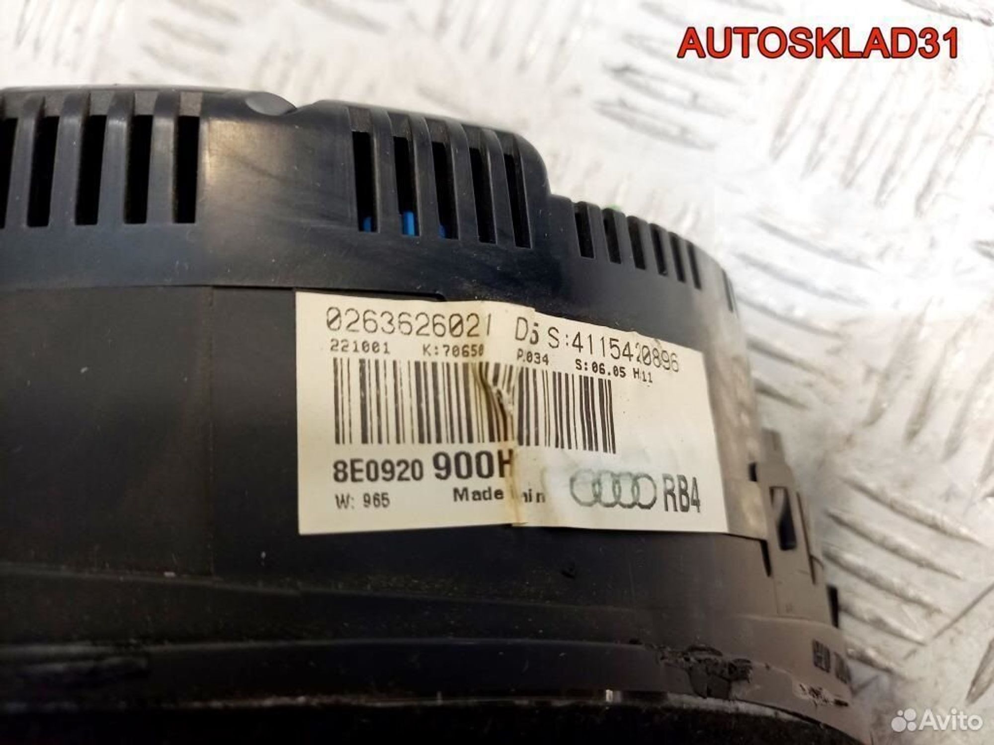 Панель приборов Audi A4 B6 3.0 8E0920900H бензин, 4100 рублей, Дубовое