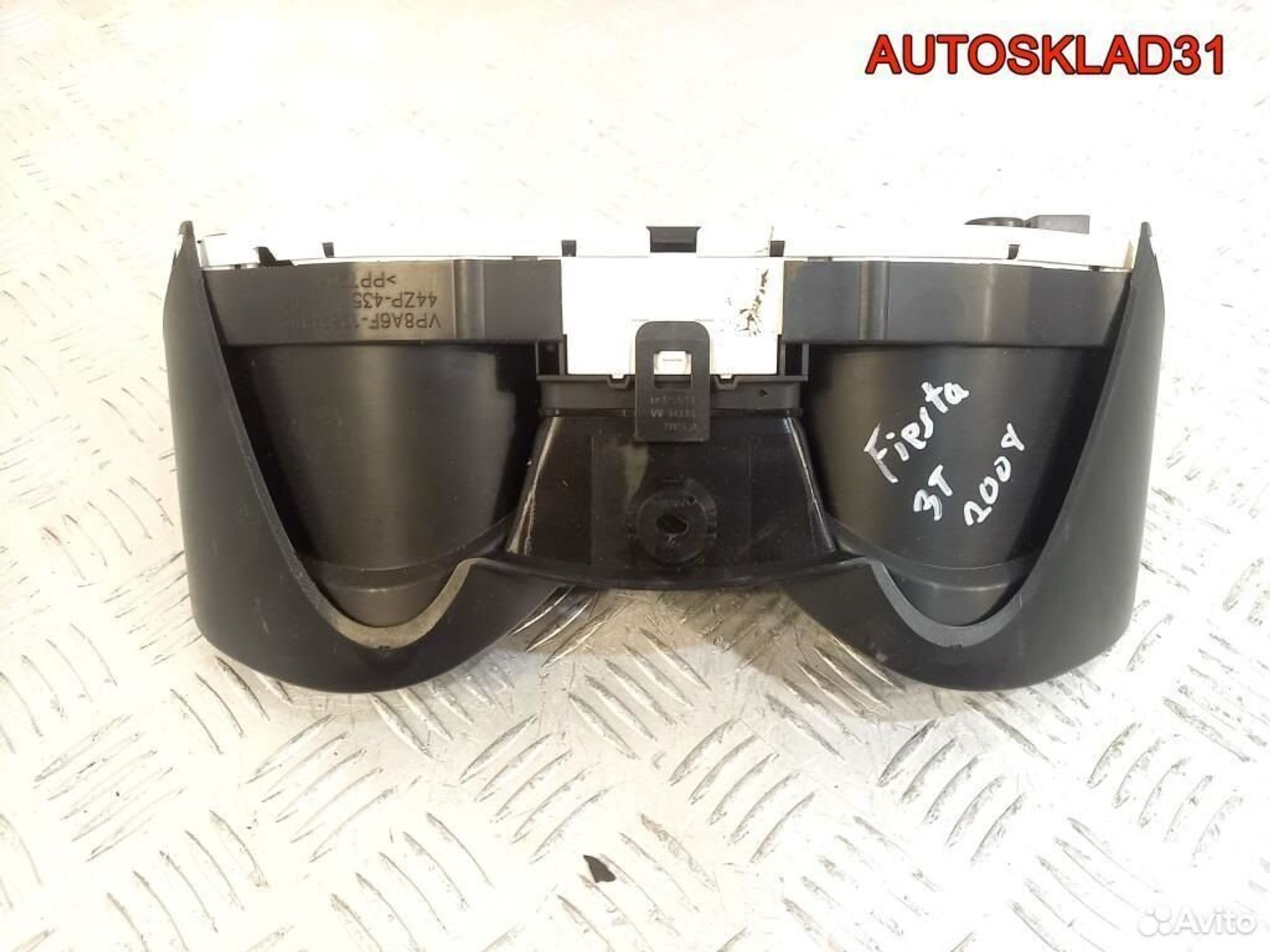 Панель приборов Ford Fiesta MK6 18a6t10849ag, 5200 рублей, Дубовое