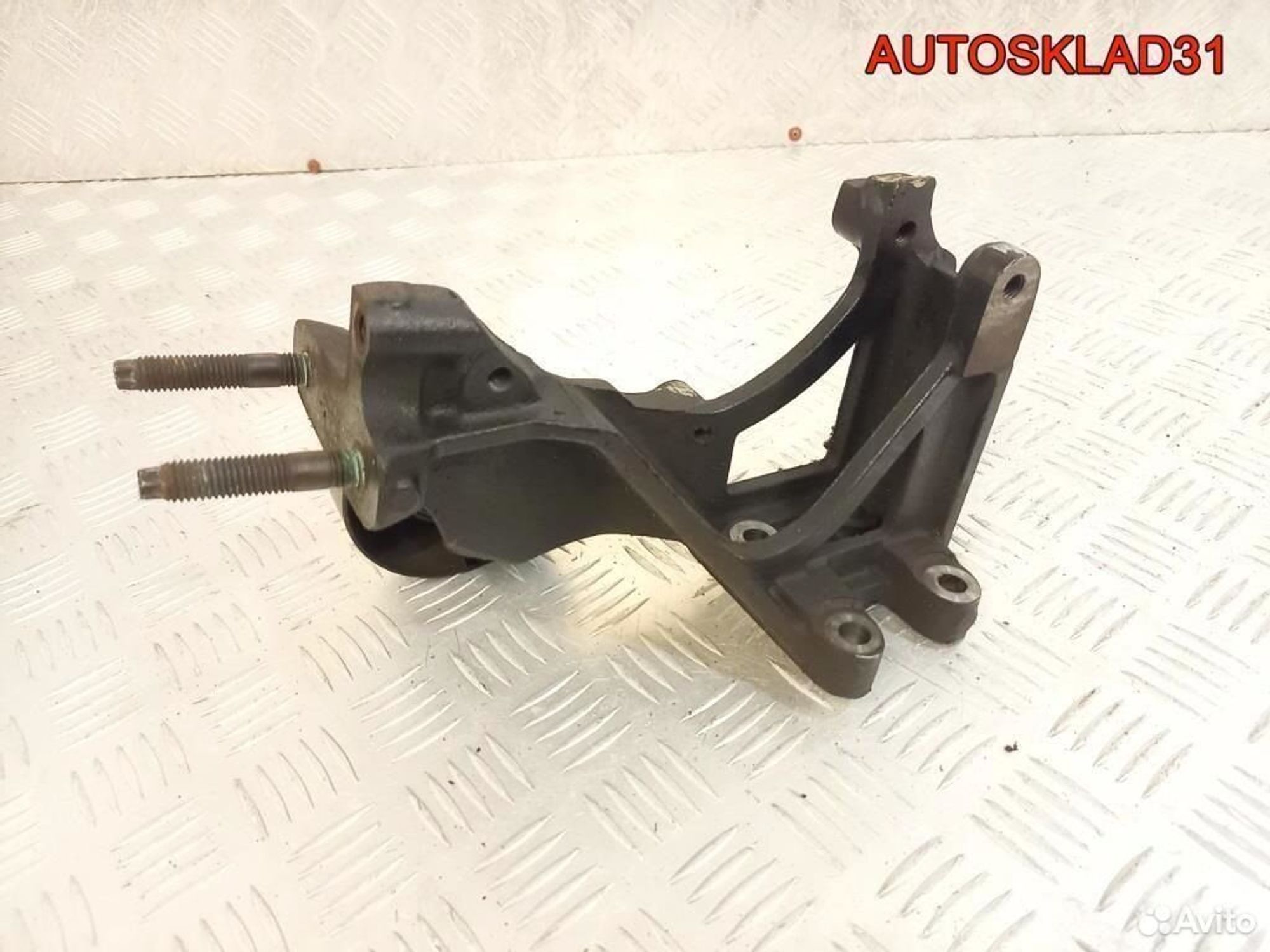 Кронштейн генератора Ford Mondeo 1 RKA 93bb10239ad, 1200 рублей, Дубовое