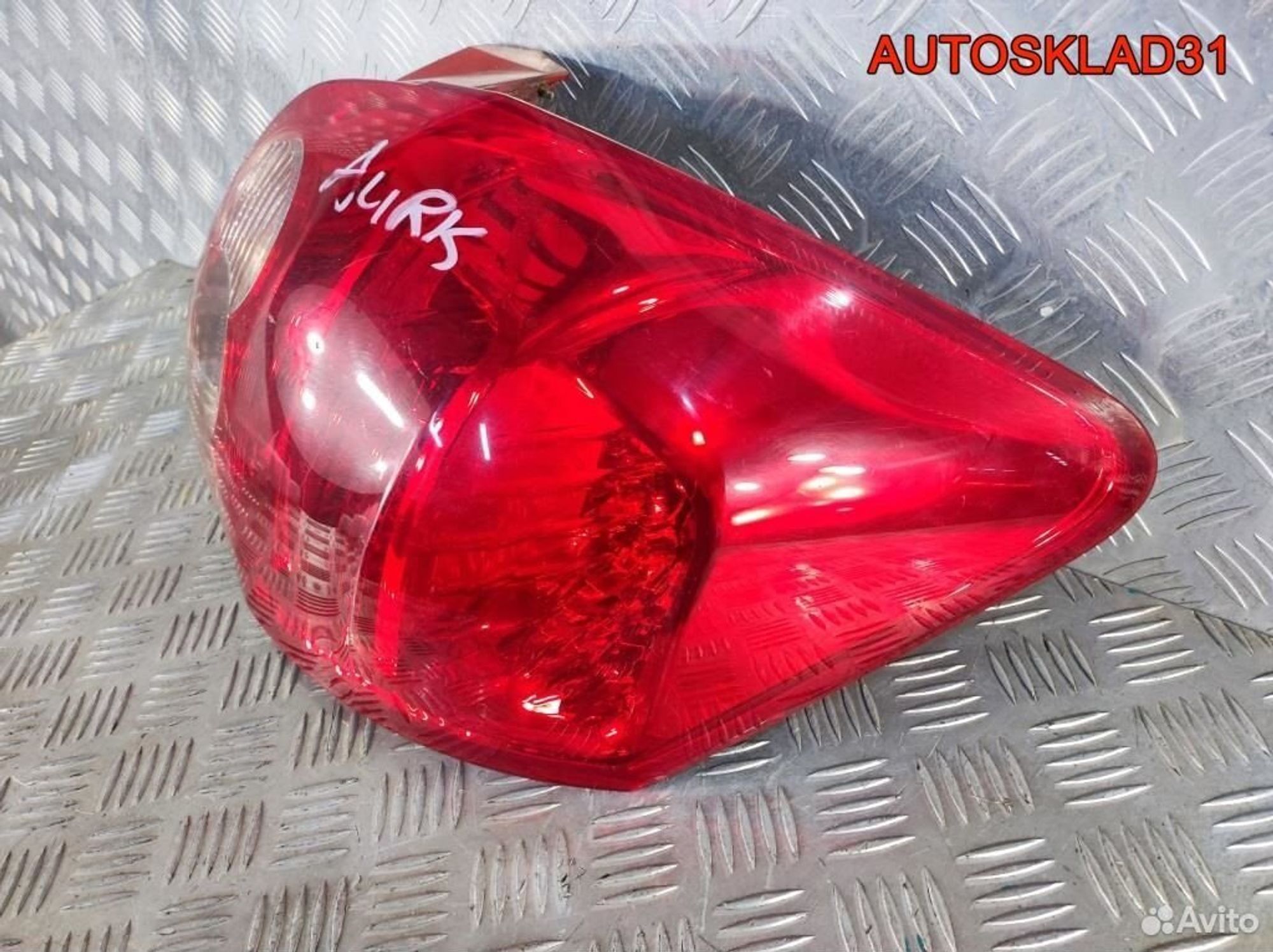 Фонарь задний правый Toyota Auris E15 8155102380, 9200 рублей, Дубовое