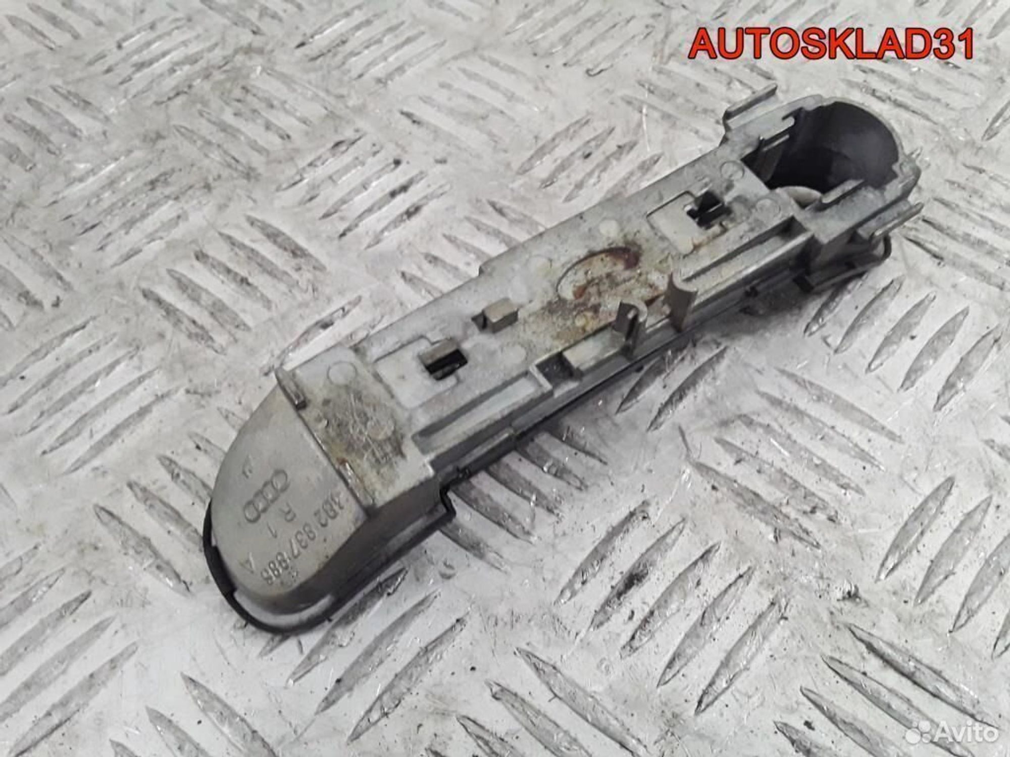 Кронштейн ручки двери задней правой Audi A6 C5, 500 рублей, Дубовое