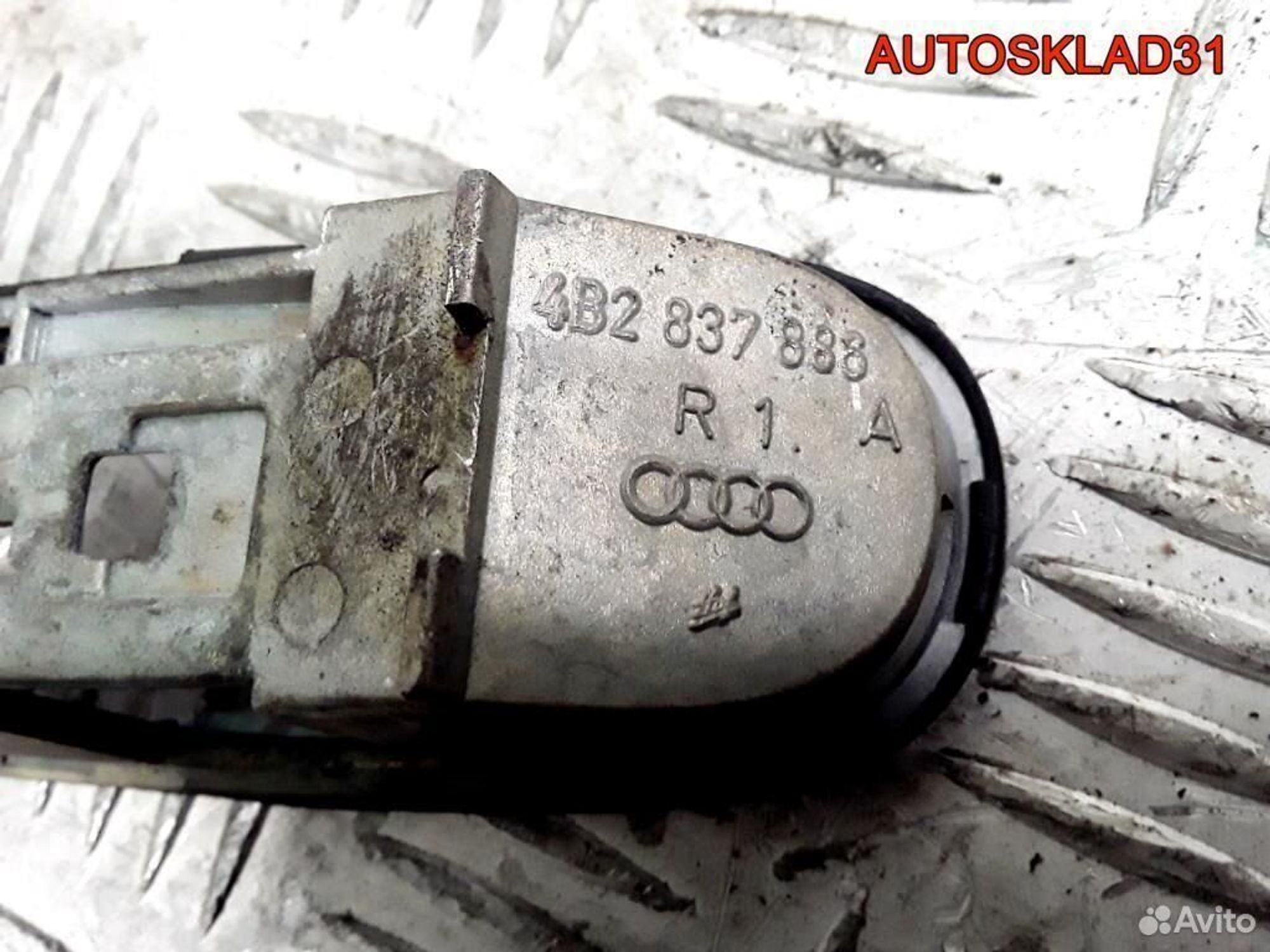 Кронштейн ручки двери задней правой Audi A6 C5, 500 рублей, Дубовое