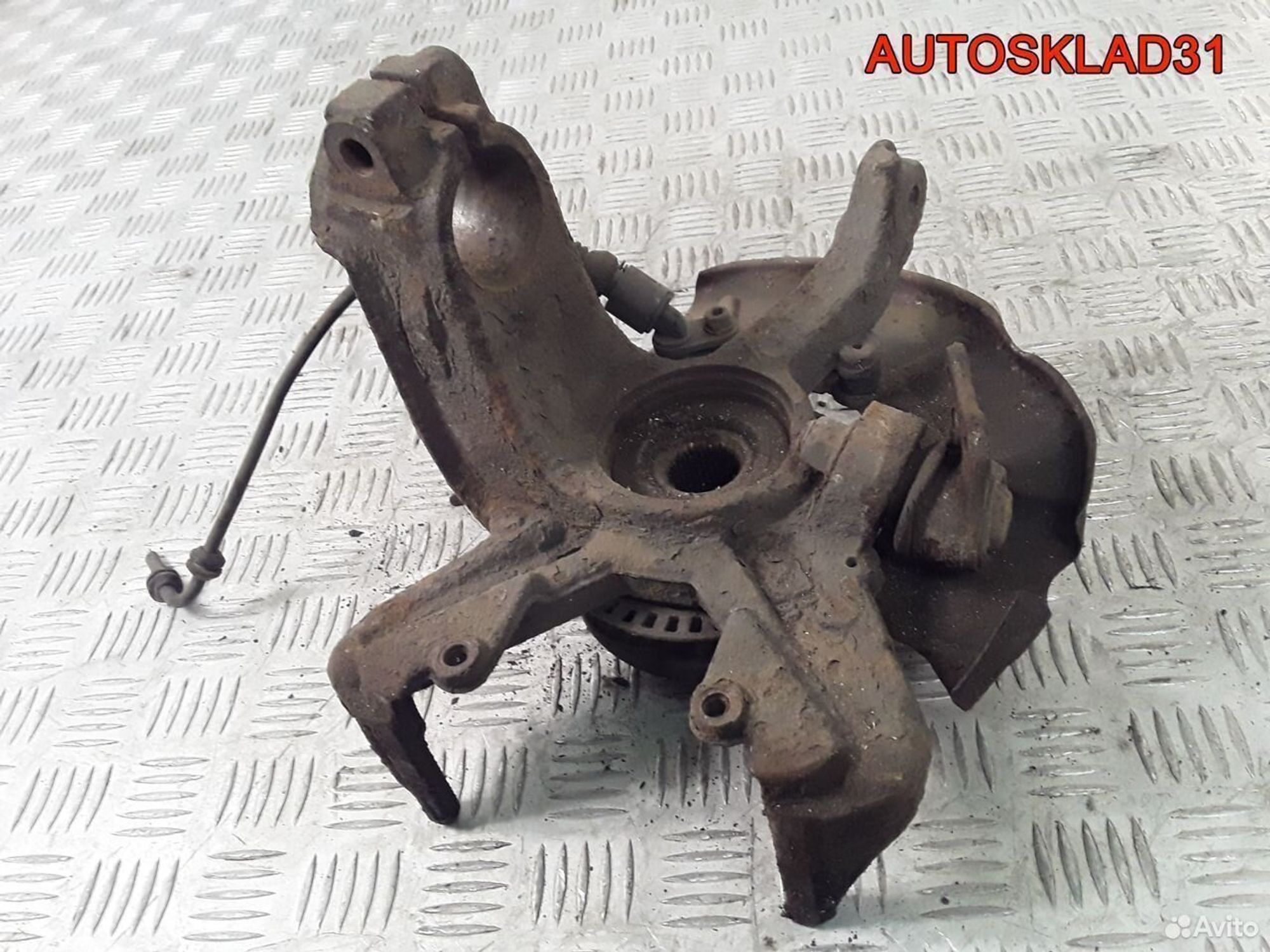 Кулак поворотный перед правый VW Golf 4 1J0407256AG, 3600 рублей, Дубовое