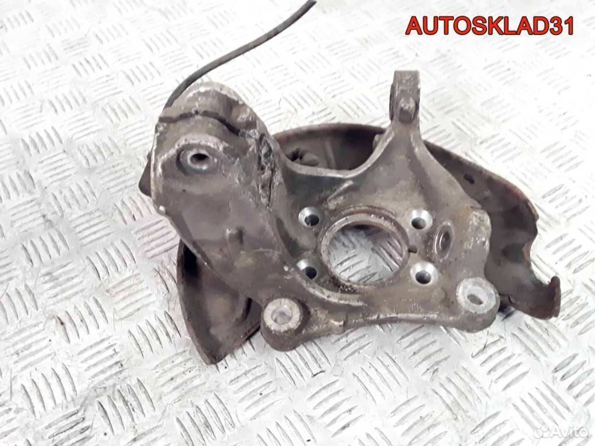 Кулак поворотный передний правый VW Passat B6, 2000 рублей, Дубовое