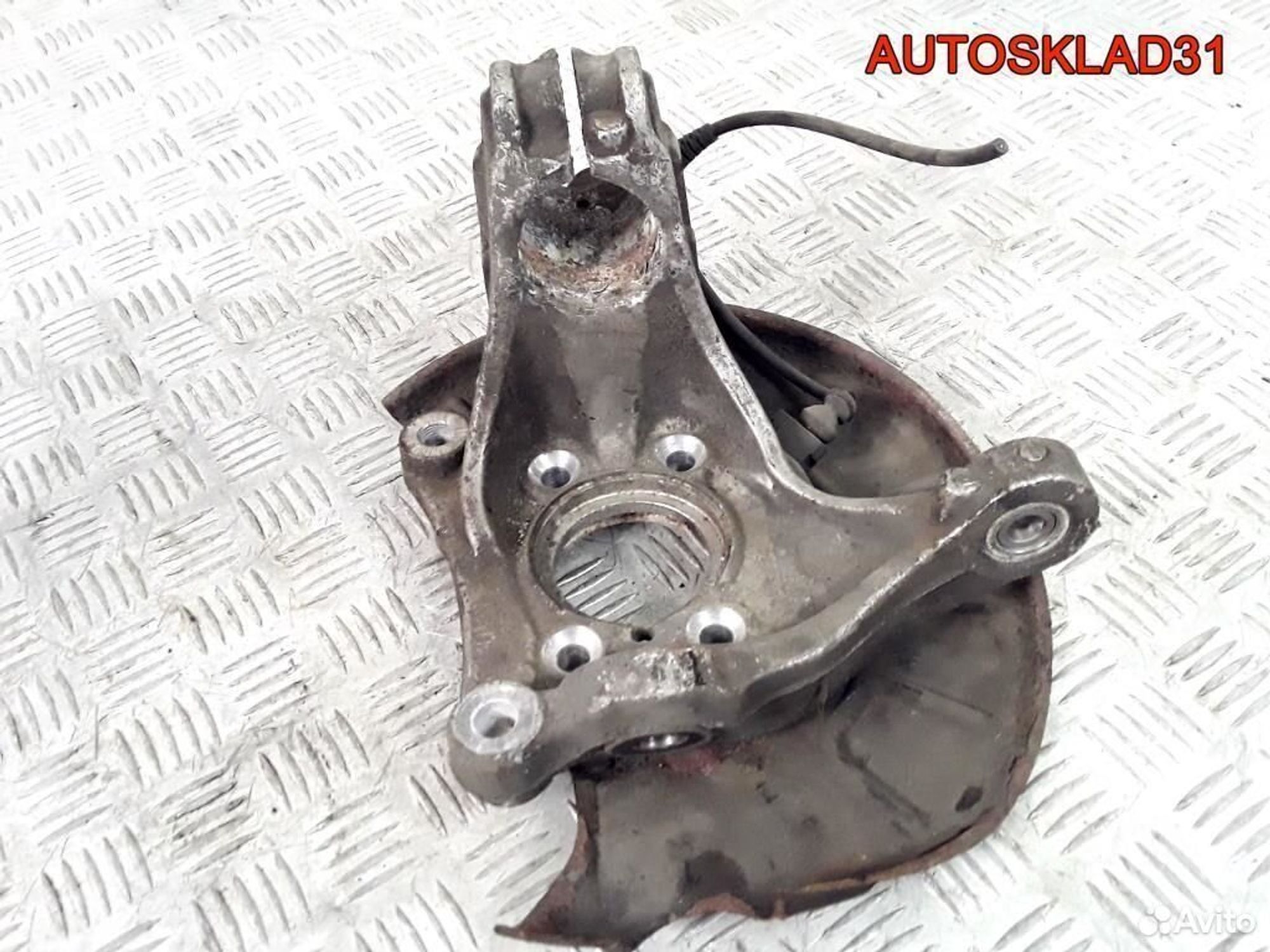 Кулак поворотный передний правый VW Passat B6, 2000 рублей, Дубовое