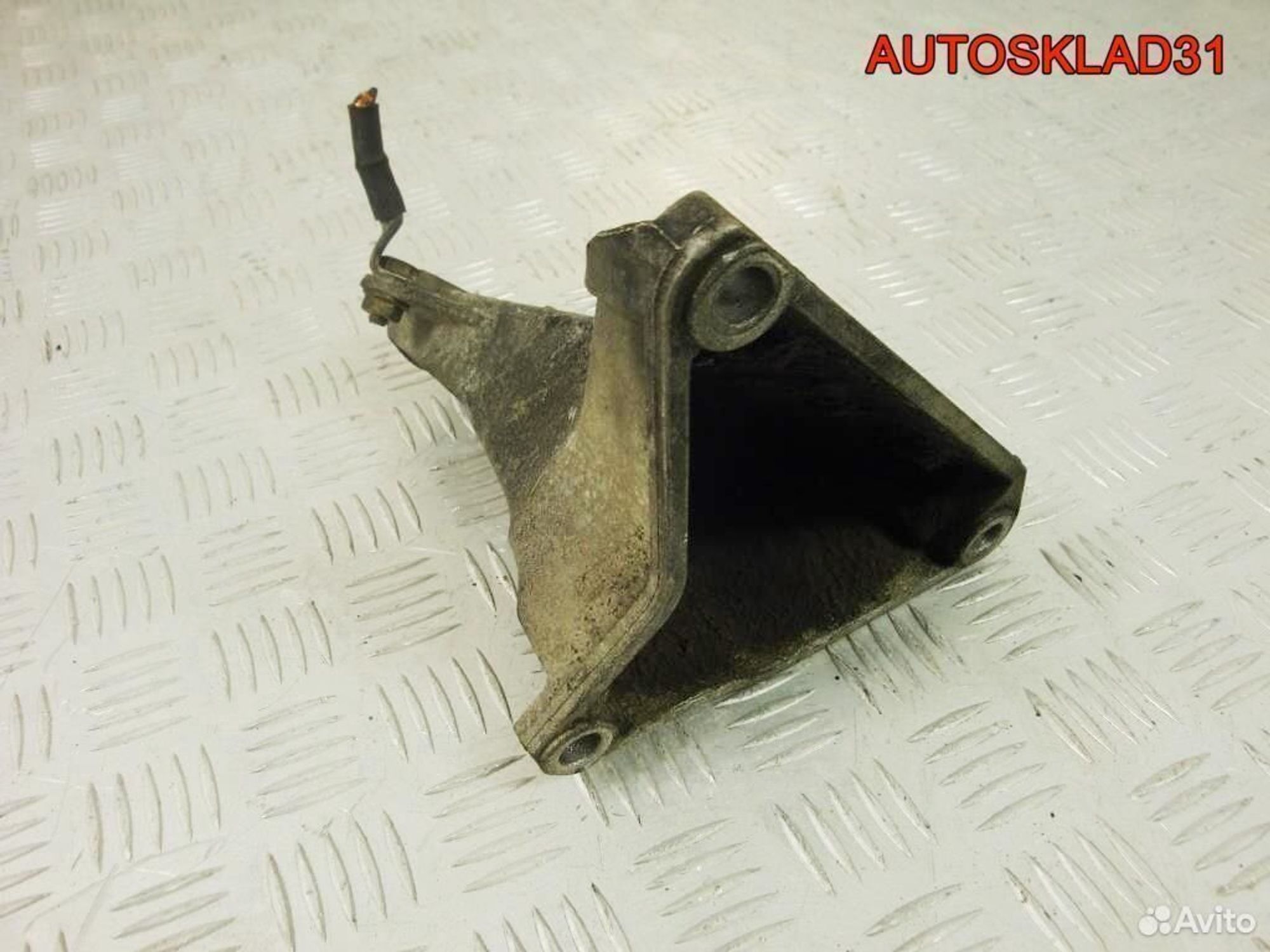 Кронштейн двигателя правый Audi A6 C5 8D0199308AD, 600 рублей, Дубовое