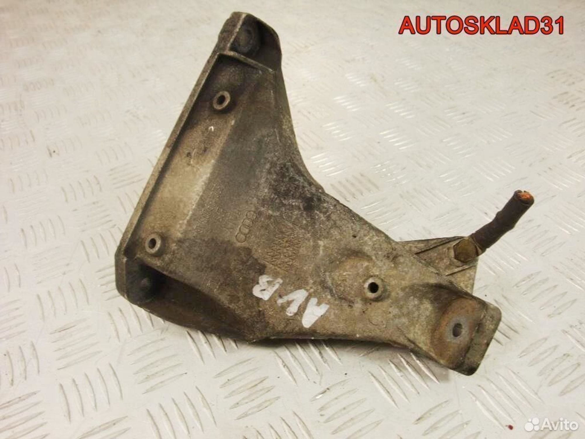 Кронштейн двигателя правый Audi A6 C5 8D0199308AD, 600 рублей, Дубовое