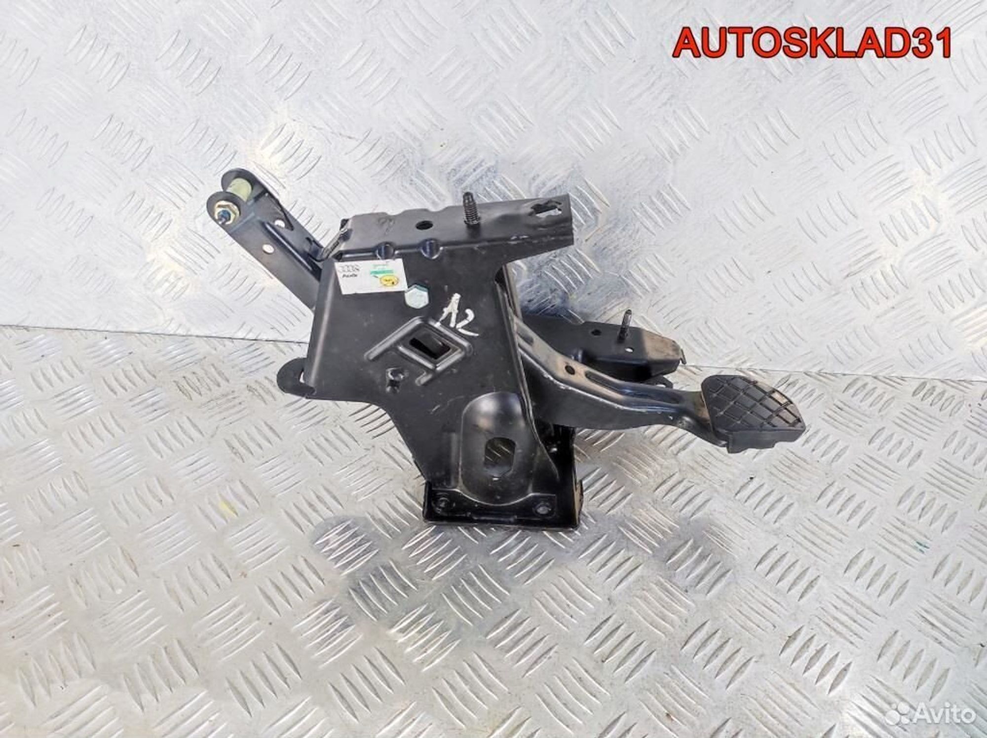 Педаль тормоза МКПП Audi A2 8Z1721141, 500 рублей, Дубовое