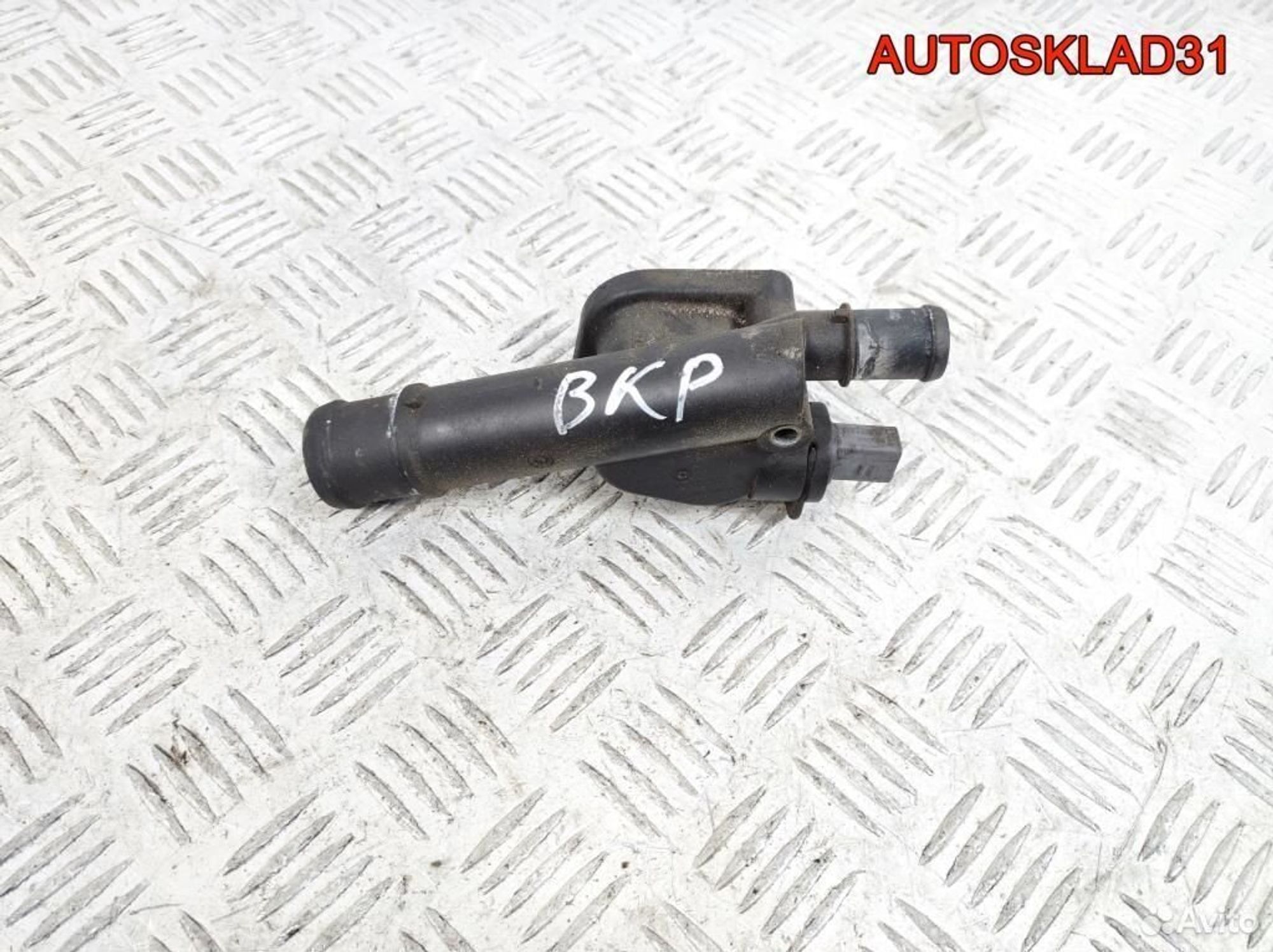 Фланец системы охлаждения VW Passat B6 038121132G, 600 рублей, Дубовое